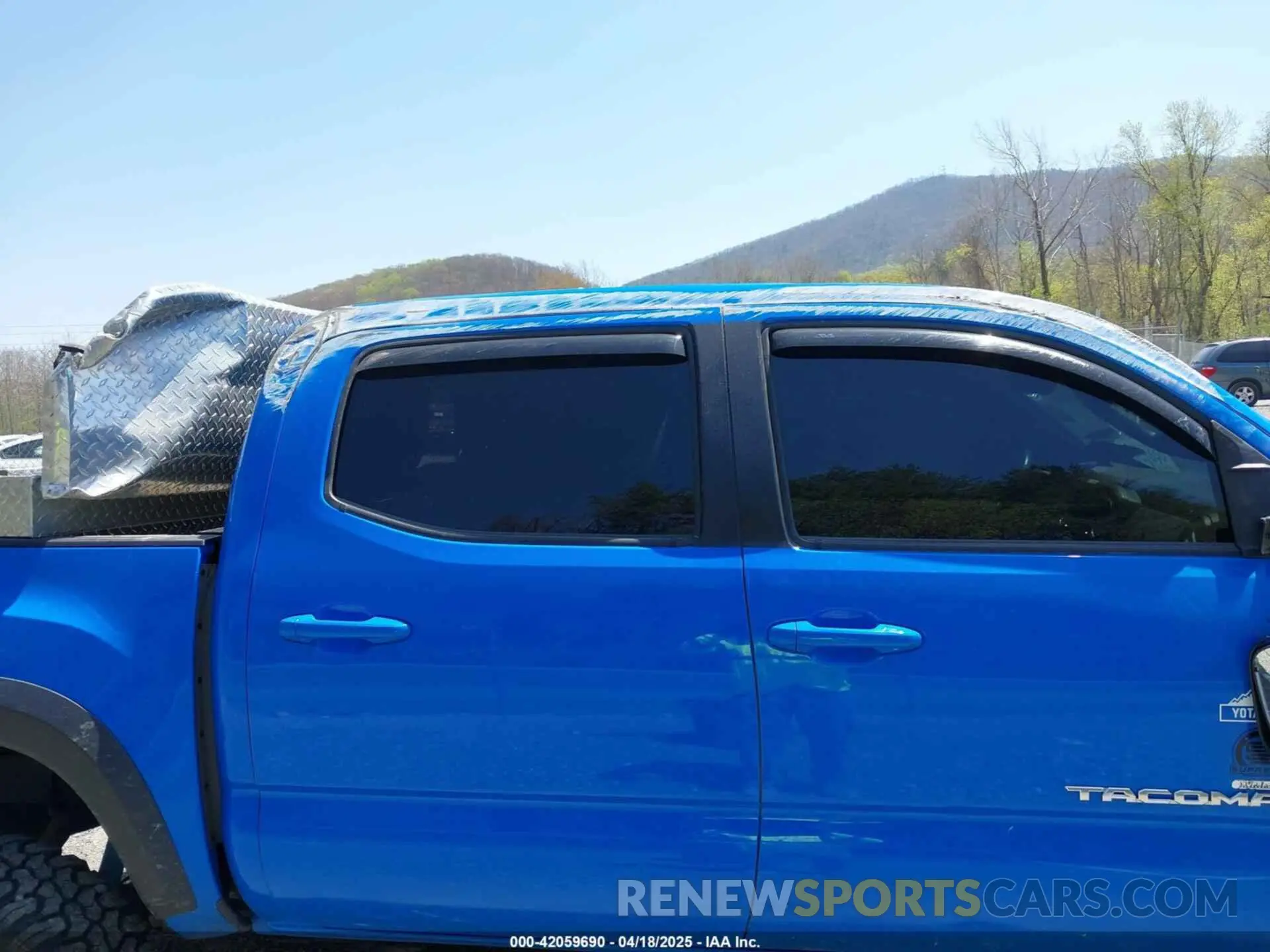 18 Photograph of a damaged car 3TMCZ5AN4MM408417 TOYOTA TACOMA 4WD 2021
