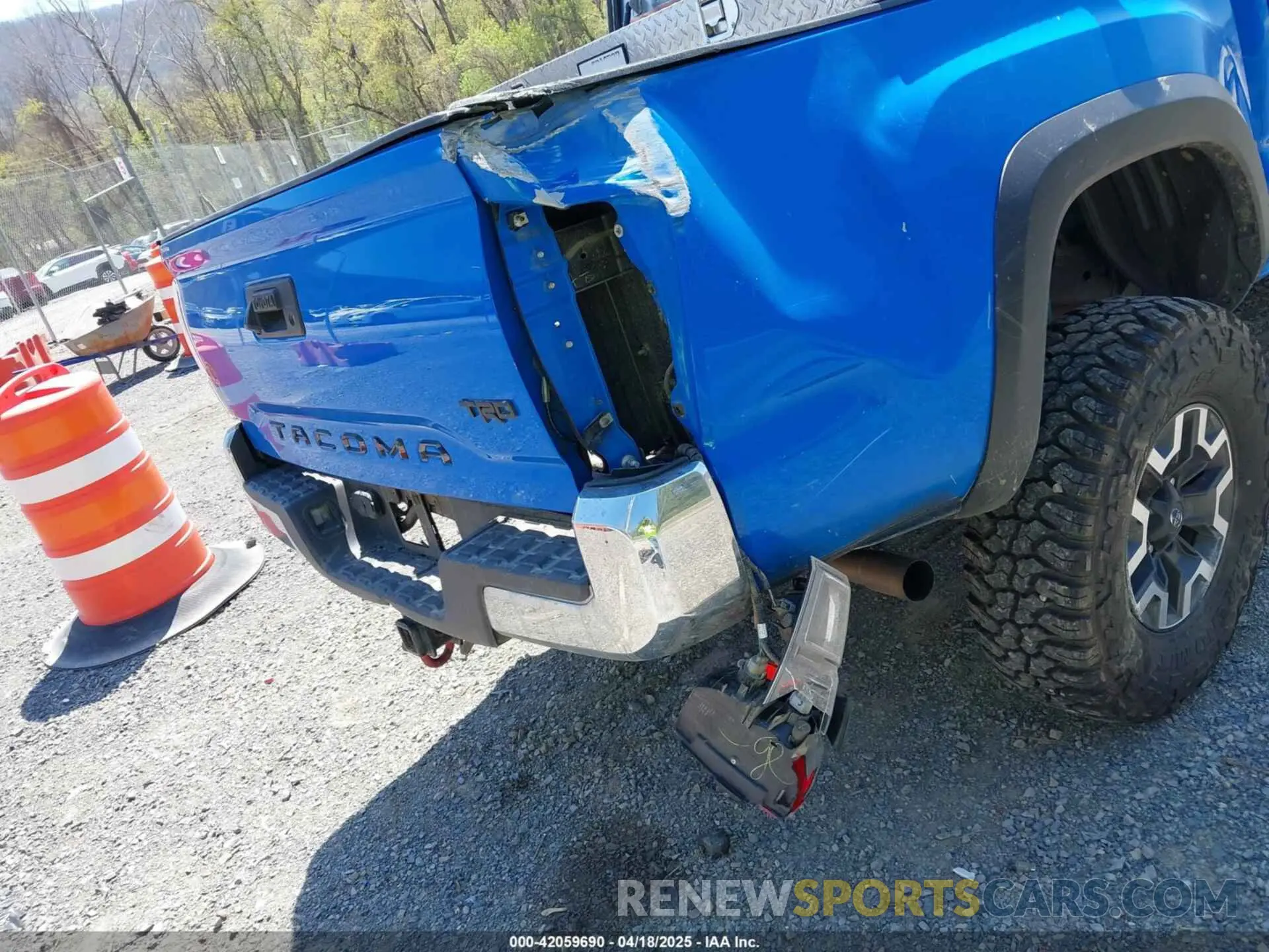 19 Photograph of a damaged car 3TMCZ5AN4MM408417 TOYOTA TACOMA 4WD 2021