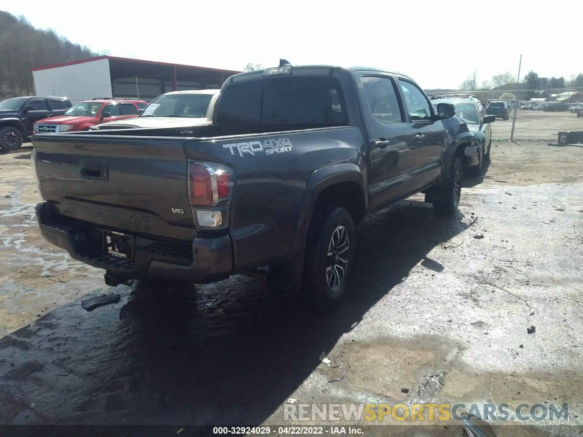 4 Photograph of a damaged car 3TMCZ5AN4MM412810 TOYOTA TACOMA 4WD 2021