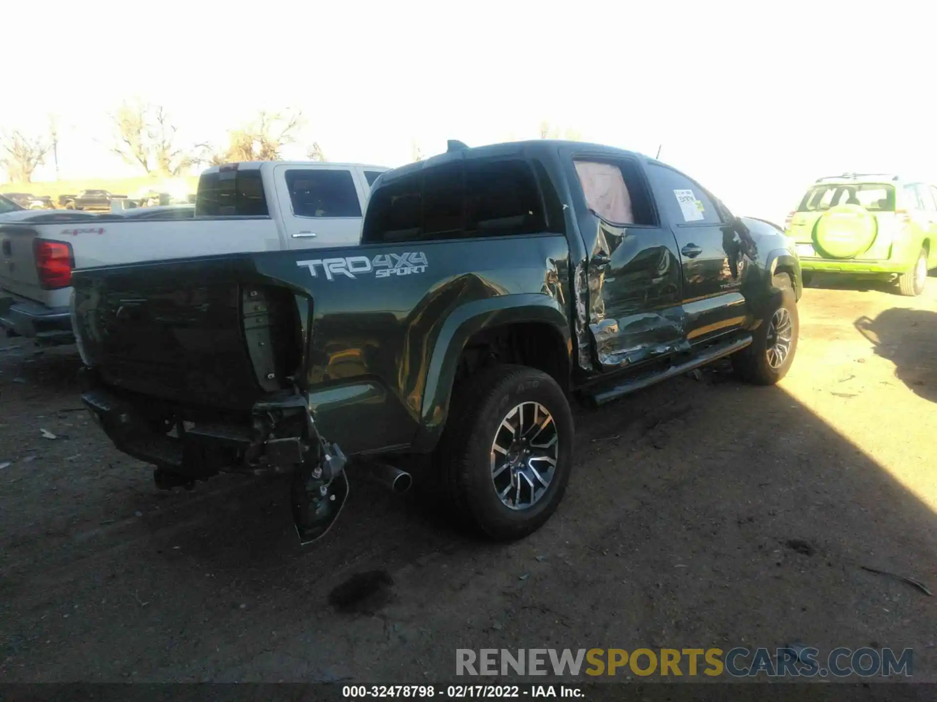 4 Photograph of a damaged car 3TMCZ5ANXMM380610 TOYOTA TACOMA 4WD 2021