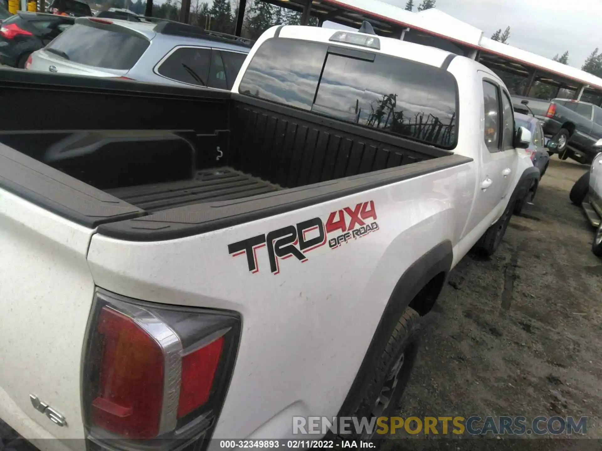 4 Photograph of a damaged car 3TMDZ5BN9MM114837 TOYOTA TACOMA 4WD 2021