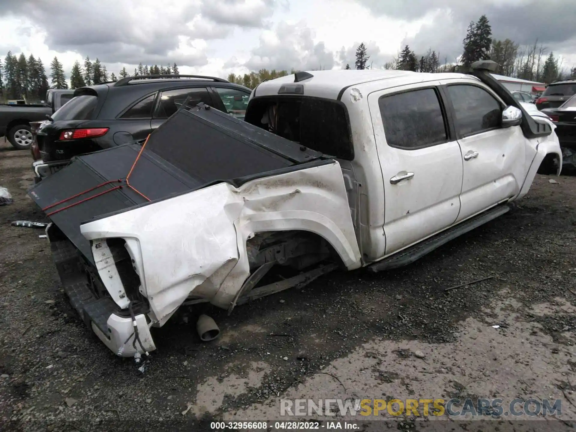 4 Photograph of a damaged car 3TMGZ5AN0MM375806 TOYOTA TACOMA 4WD 2021