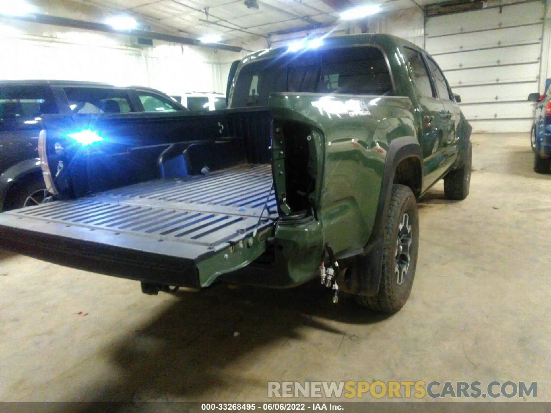 4 Photograph of a damaged car 3TYCZ5AN0MT051239 TOYOTA TACOMA 4WD 2021