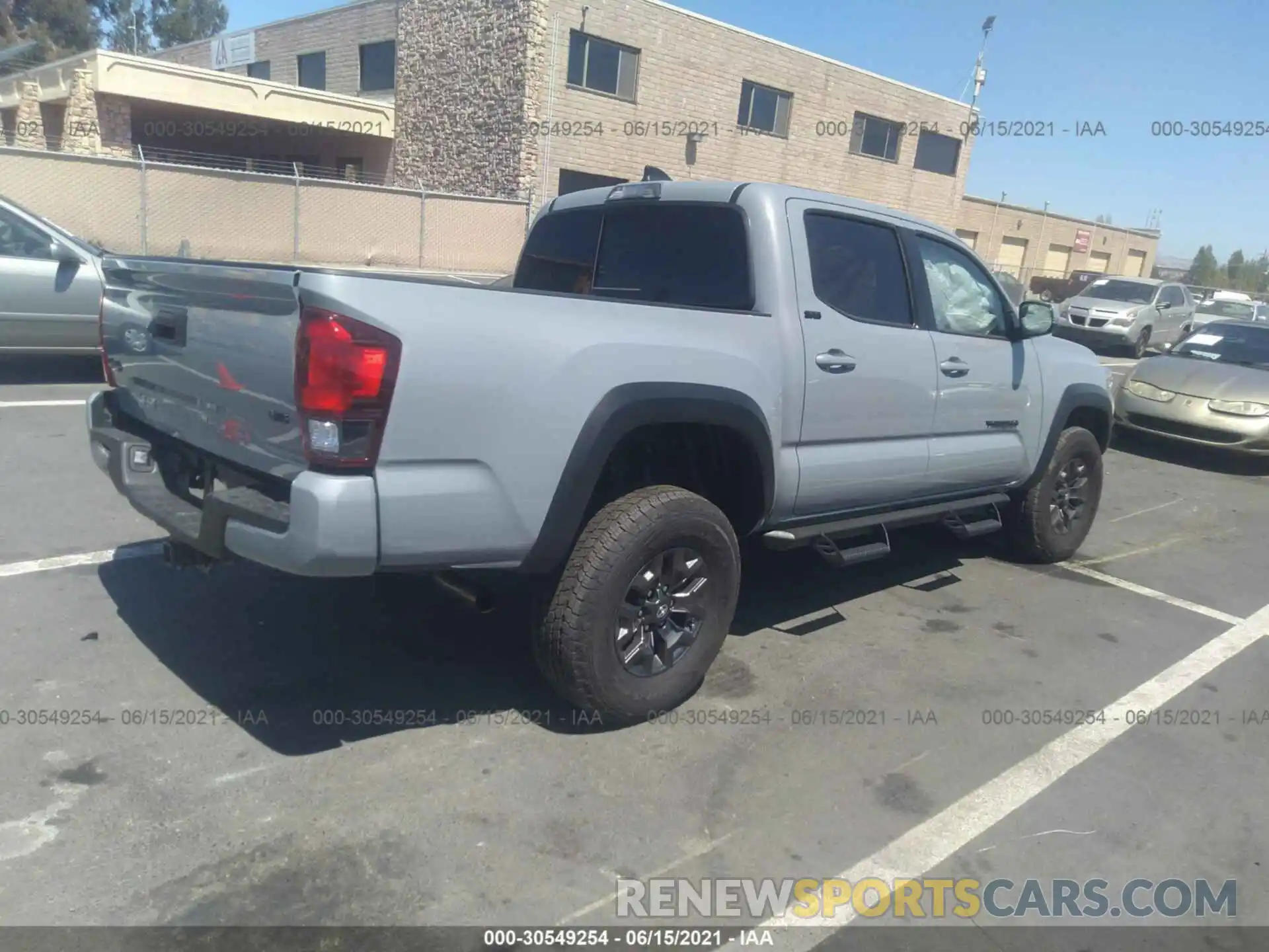 4 Photograph of a damaged car 3TYCZ5AN6MT028077 TOYOTA TACOMA 4WD 2021