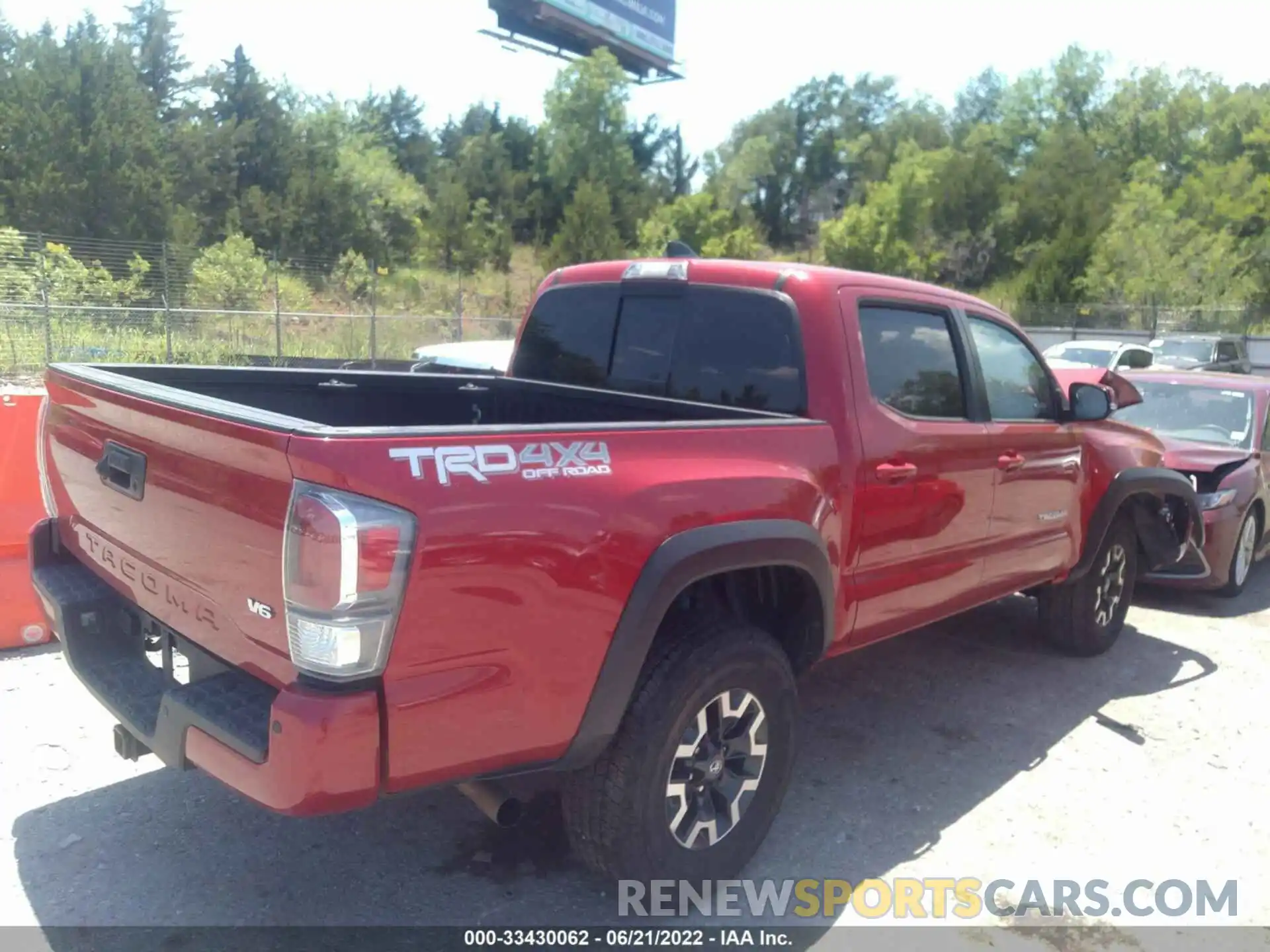 4 Photograph of a damaged car 5TFCZ5AN0MX262916 TOYOTA TACOMA 4WD 2021