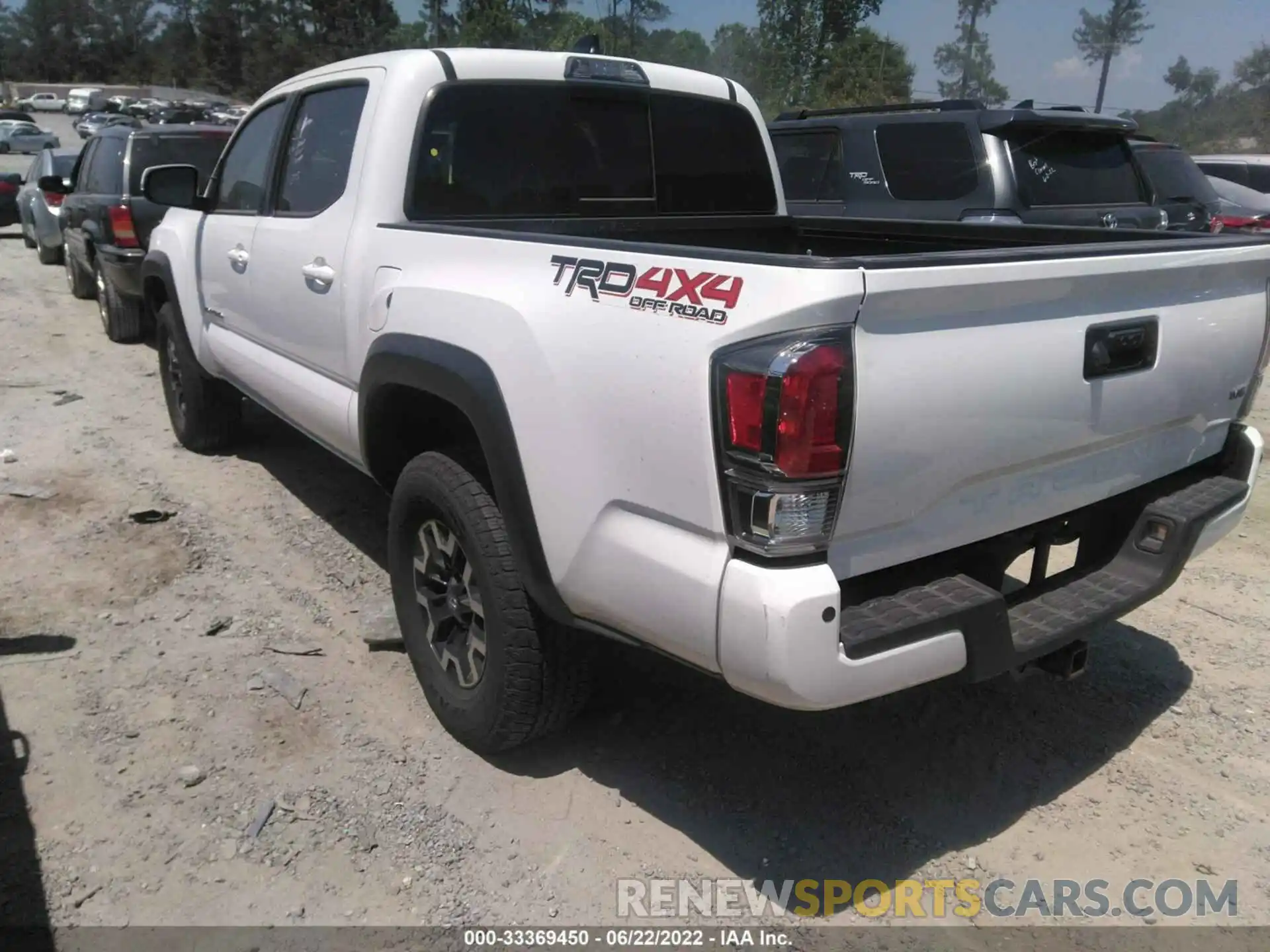 3 Photograph of a damaged car 5TFCZ5AN0MX263872 TOYOTA TACOMA 4WD 2021