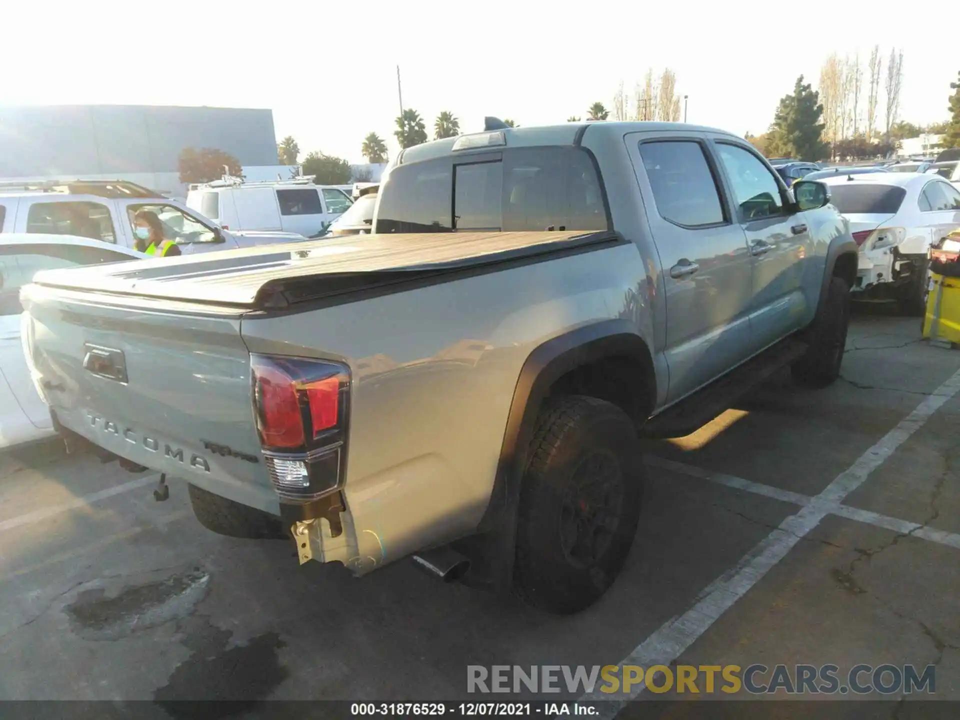 4 Photograph of a damaged car 5TFCZ5AN0MX264729 TOYOTA TACOMA 4WD 2021