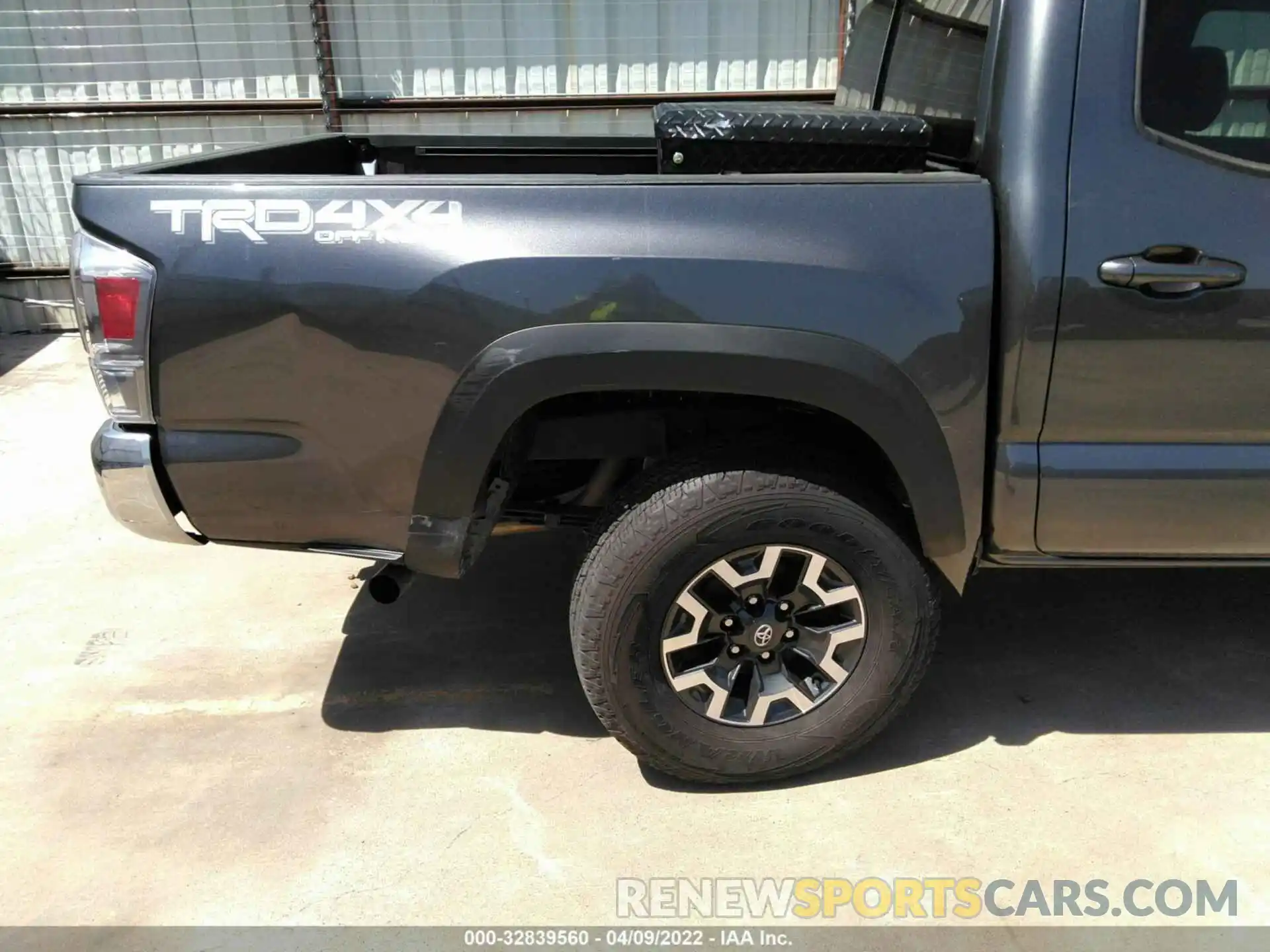 6 Photograph of a damaged car 5TFCZ5AN1MX271964 TOYOTA TACOMA 4WD 2021