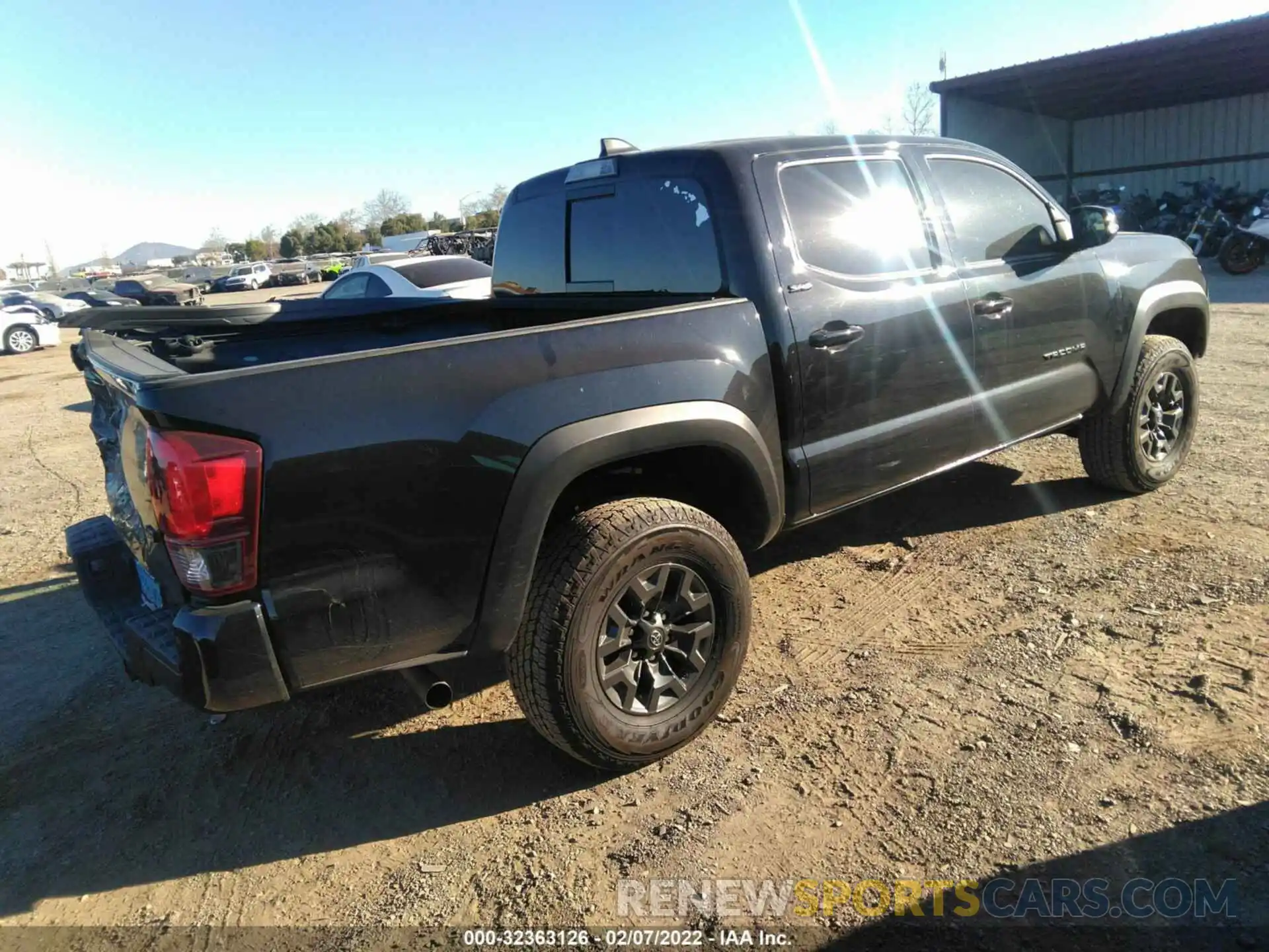 4 Photograph of a damaged car 5TFCZ5AN2MX249262 TOYOTA TACOMA 4WD 2021