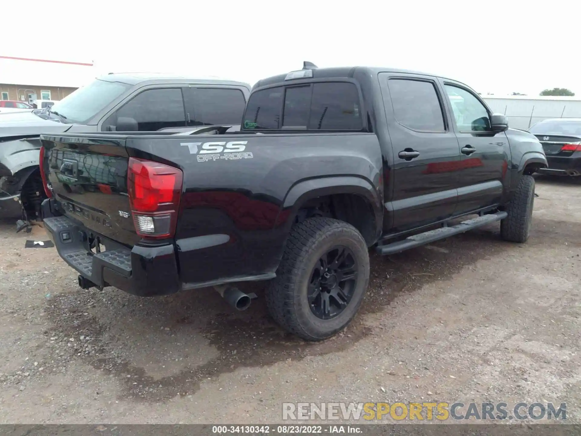 4 Photograph of a damaged car 5TFCZ5AN2MX282830 TOYOTA TACOMA 4WD 2021