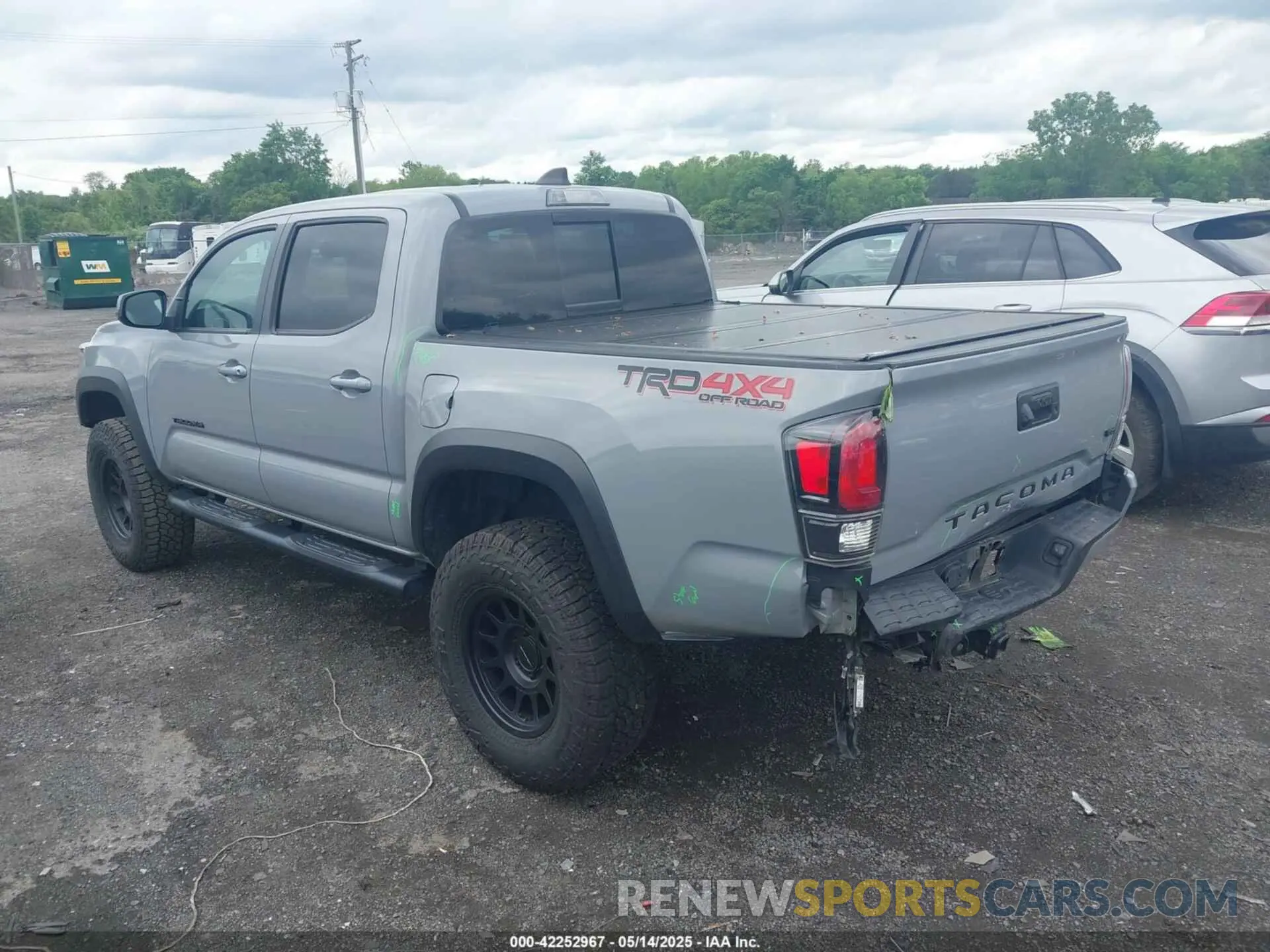 3 Photograph of a damaged car 5TFCZ5AN3MX258746 TOYOTA TACOMA 4WD 2021