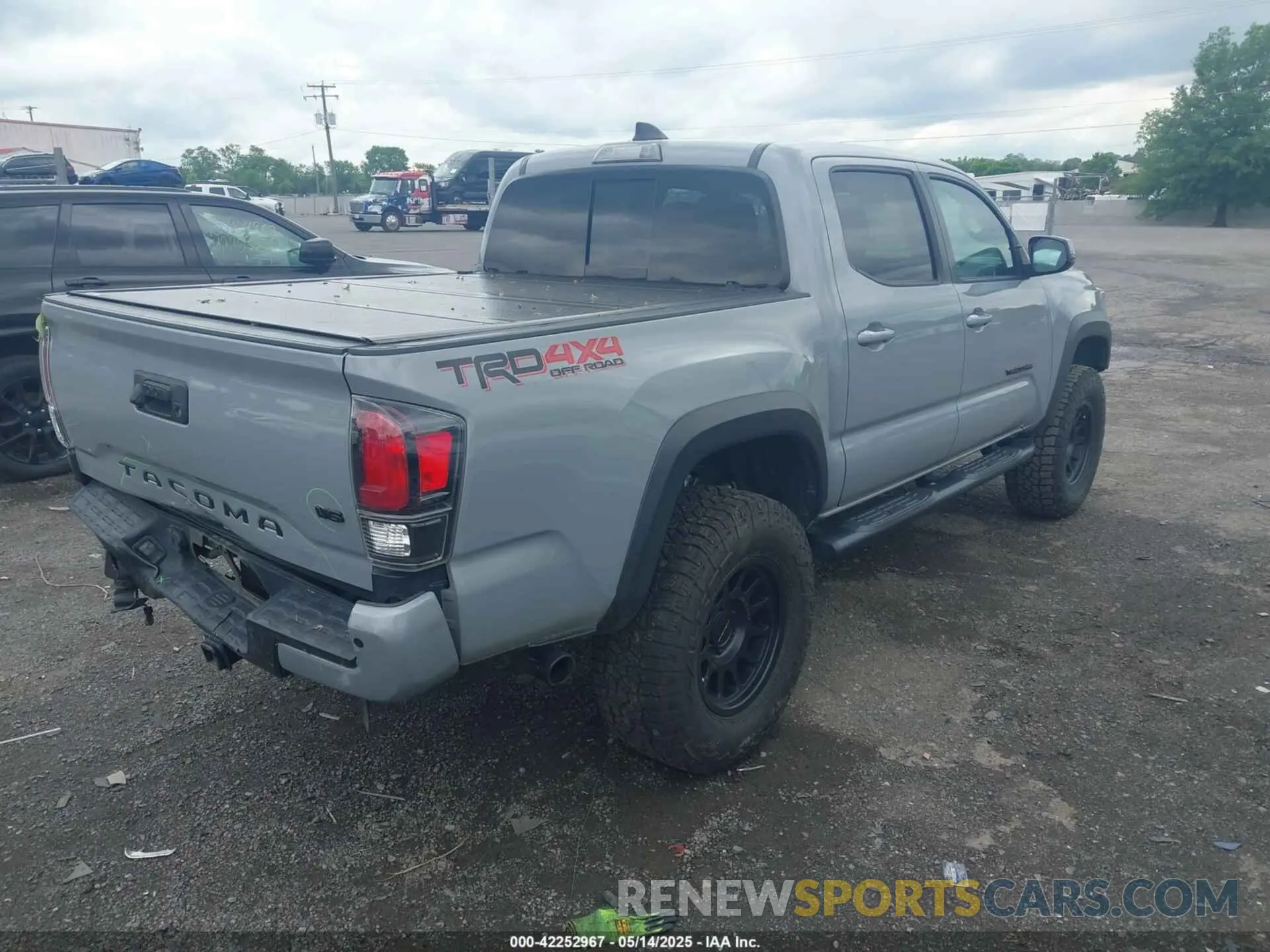 4 Photograph of a damaged car 5TFCZ5AN3MX258746 TOYOTA TACOMA 4WD 2021