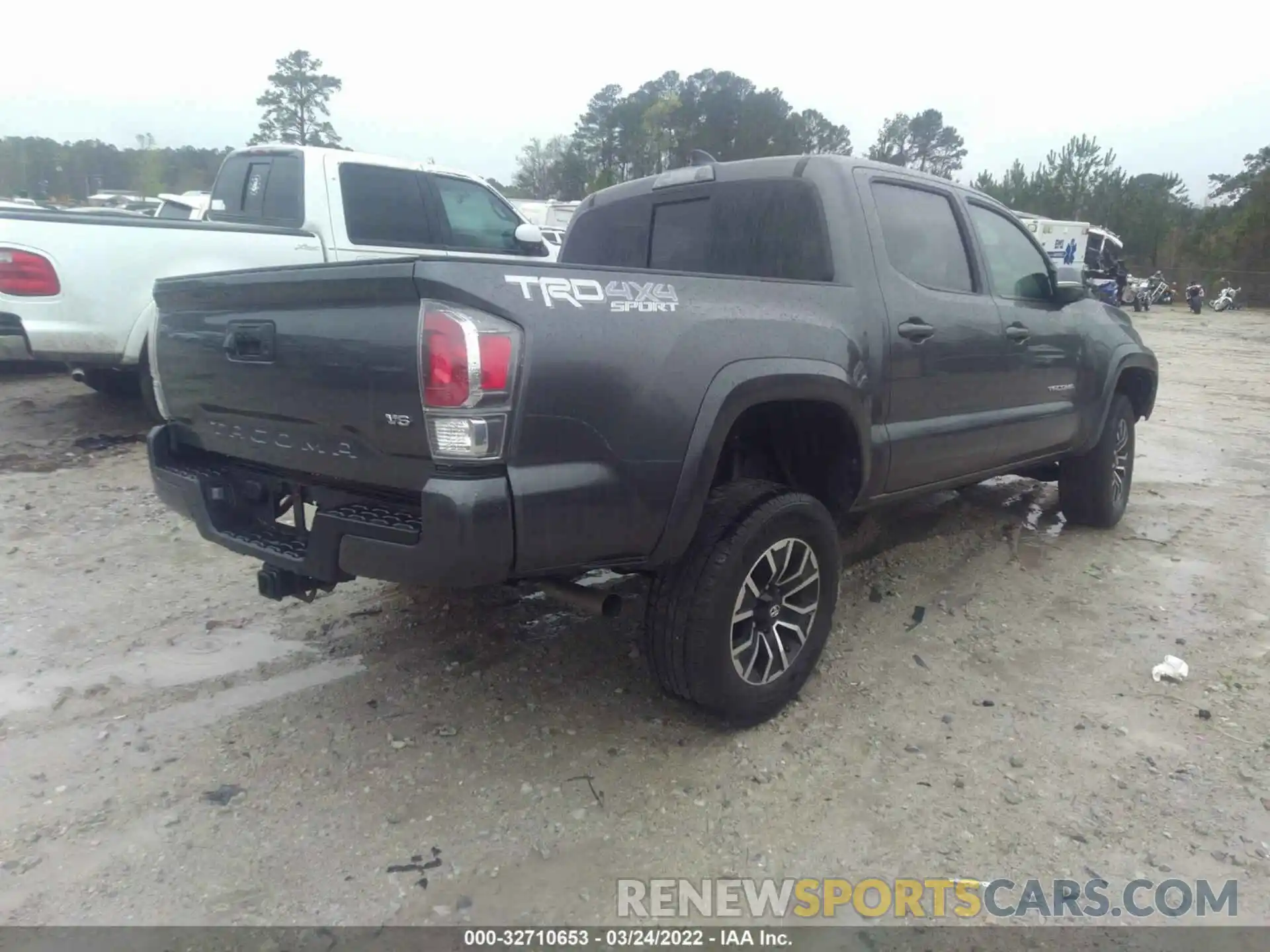 4 Photograph of a damaged car 5TFCZ5AN4MX248047 TOYOTA TACOMA 4WD 2021