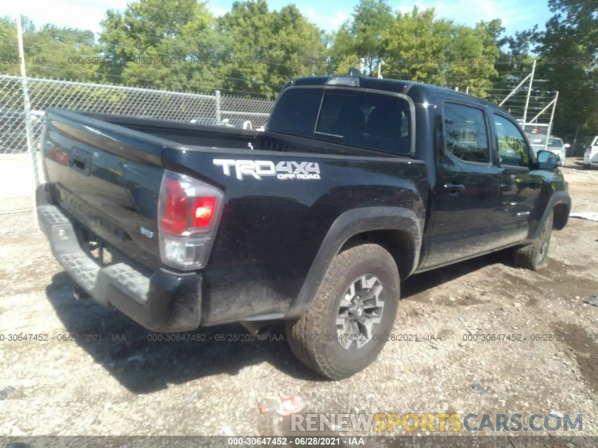 4 Photograph of a damaged car 5TFCZ5AN6MX264766 TOYOTA TACOMA 4WD 2021