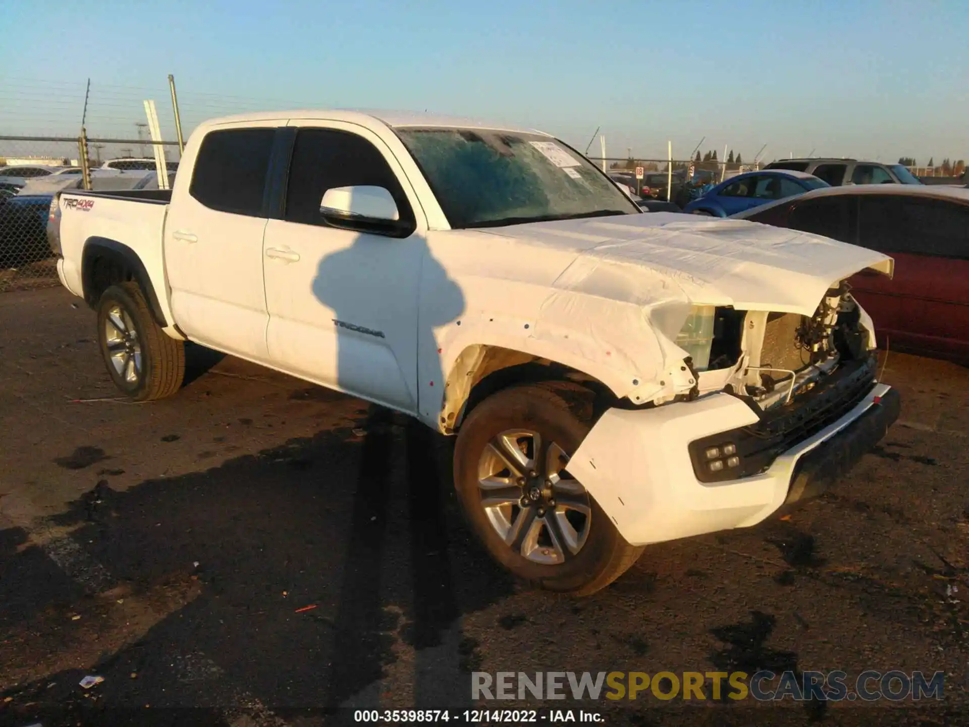 1 Photograph of a damaged car 5TFCZ5AN7MX268857 TOYOTA TACOMA 4WD 2021