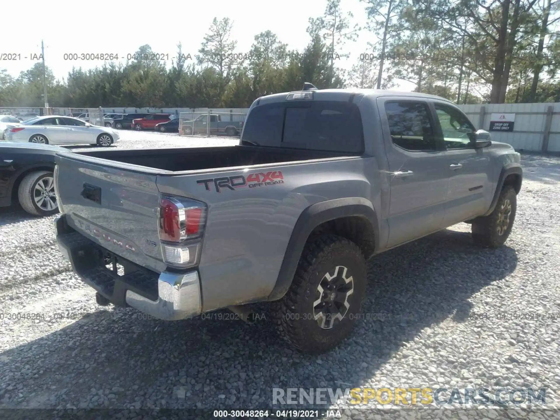 4 Photograph of a damaged car 5TFCZ5AN9MX255706 TOYOTA TACOMA 4WD 2021