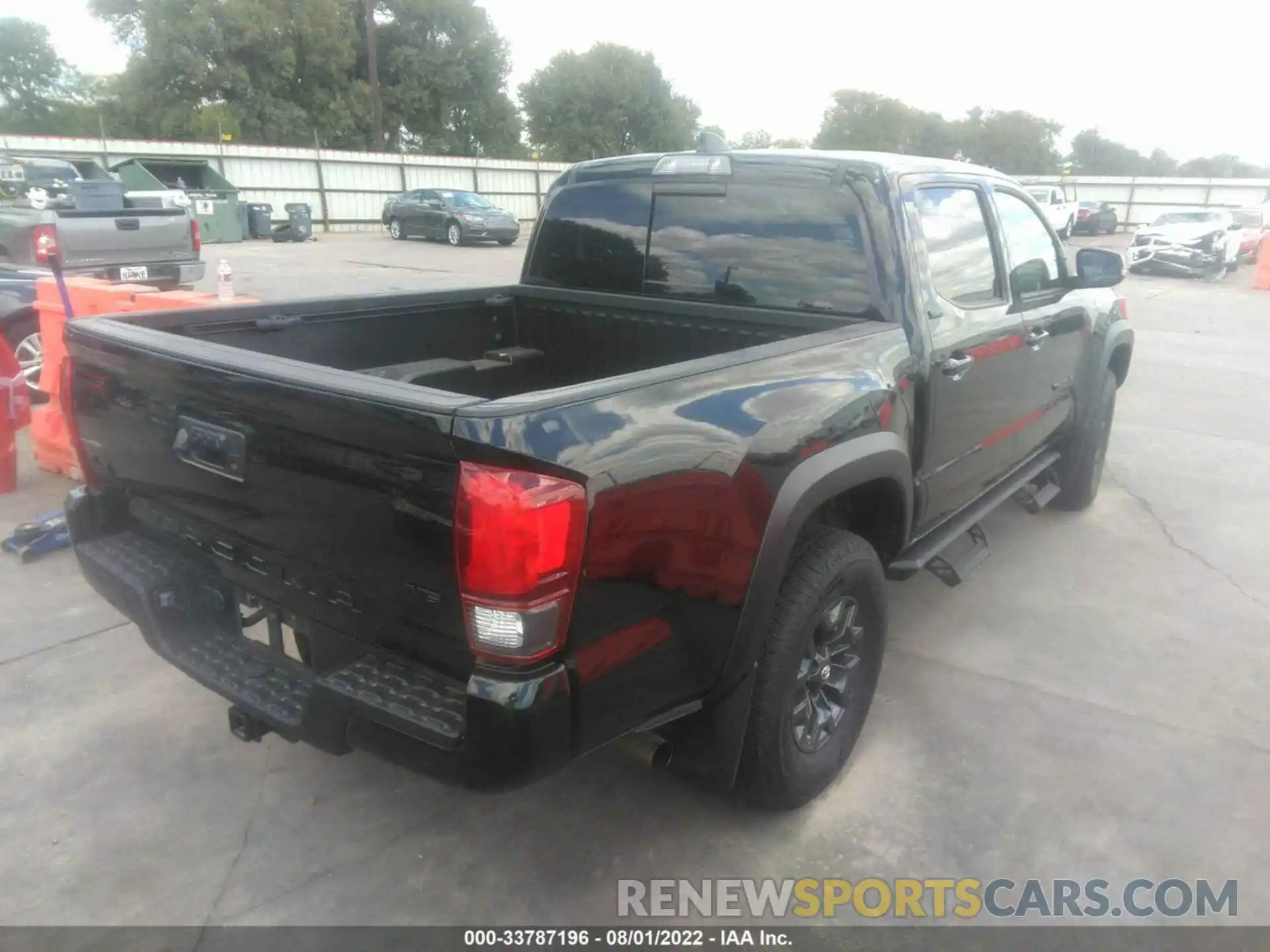 4 Photograph of a damaged car 5TFCZ5ANXMX278542 TOYOTA TACOMA 4WD 2021