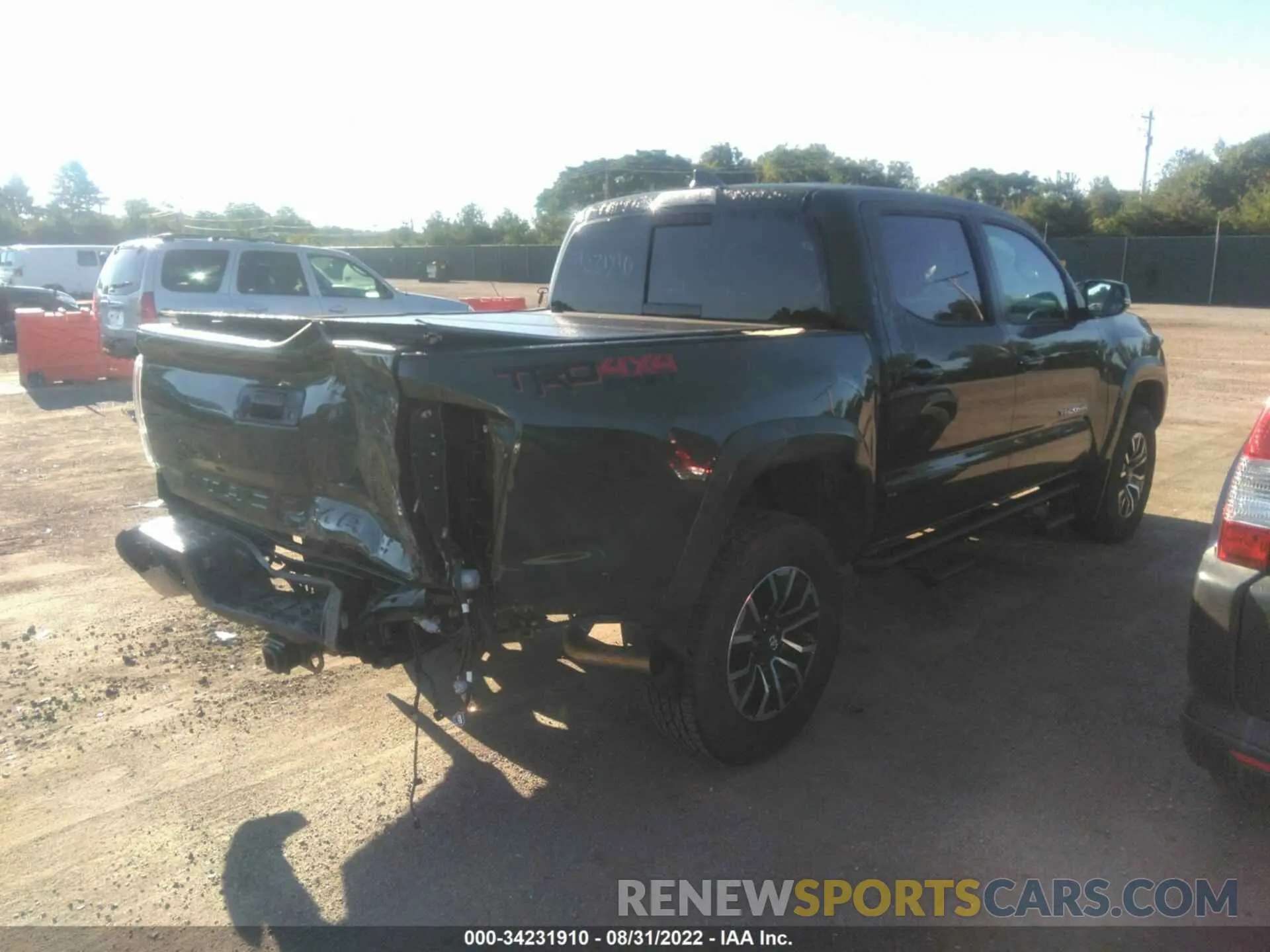 4 Photograph of a damaged car 3TMCZ5AN3NM480503 TOYOTA TACOMA 4WD 2022