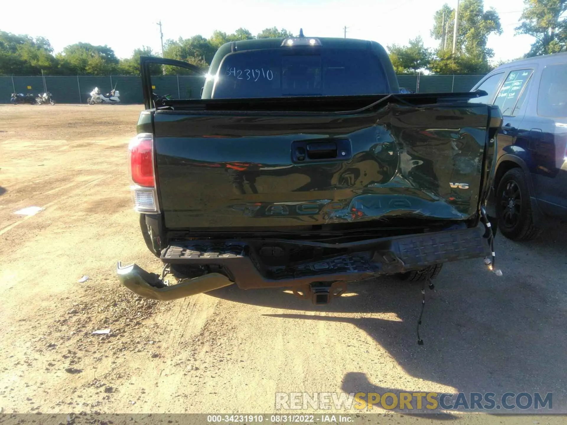6 Photograph of a damaged car 3TMCZ5AN3NM480503 TOYOTA TACOMA 4WD 2022