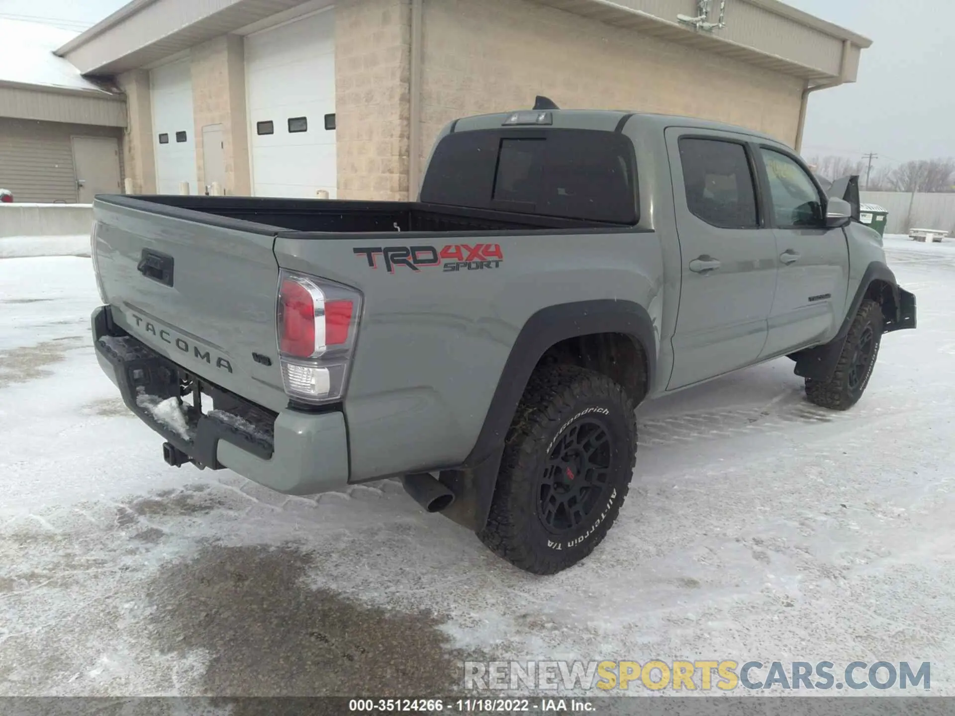 4 Photograph of a damaged car 3TMCZ5AN3NM483742 TOYOTA TACOMA 4WD 2022