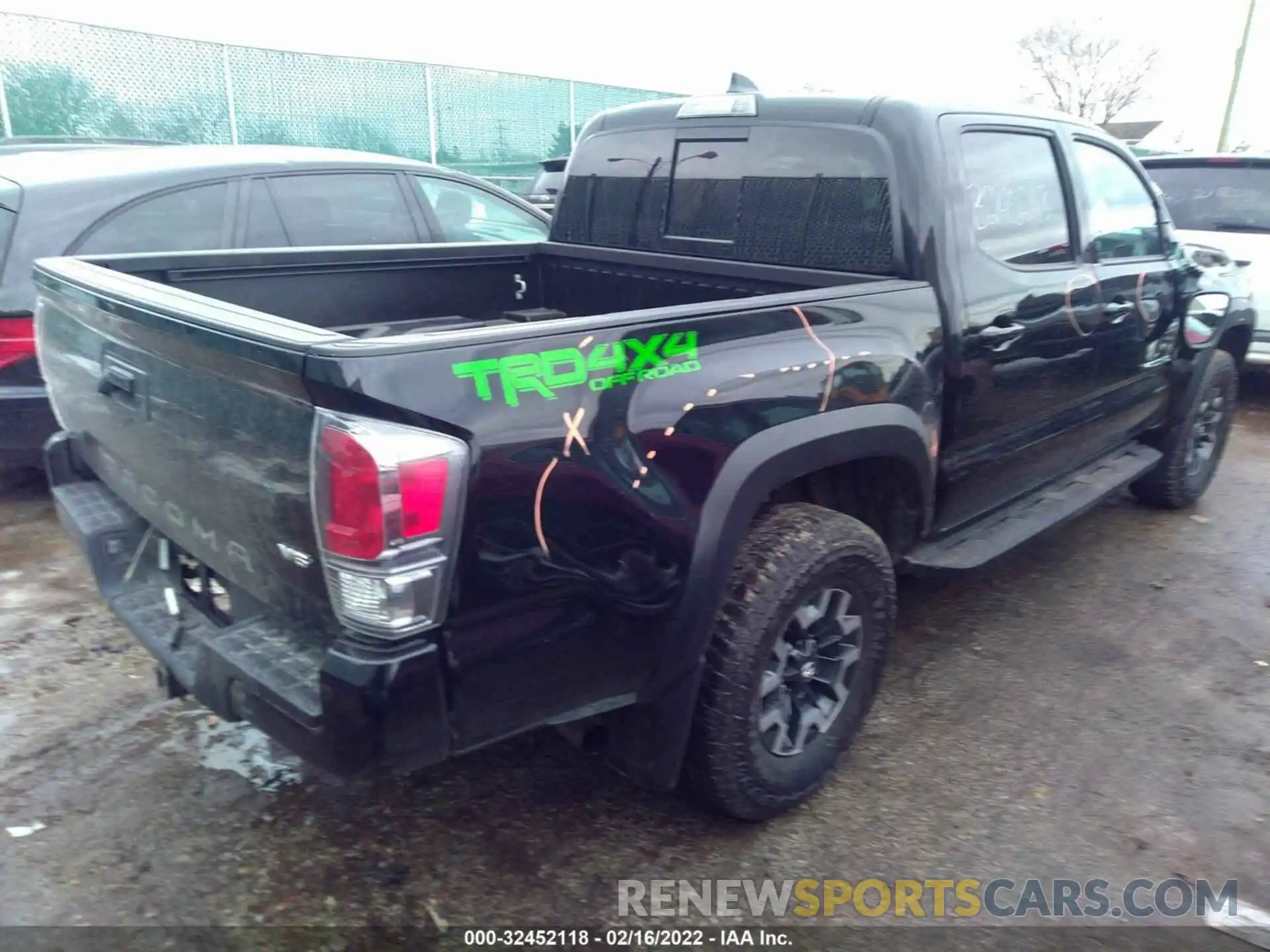 4 Photograph of a damaged car 3TMCZ5AN4NM454346 TOYOTA TACOMA 4WD 2022