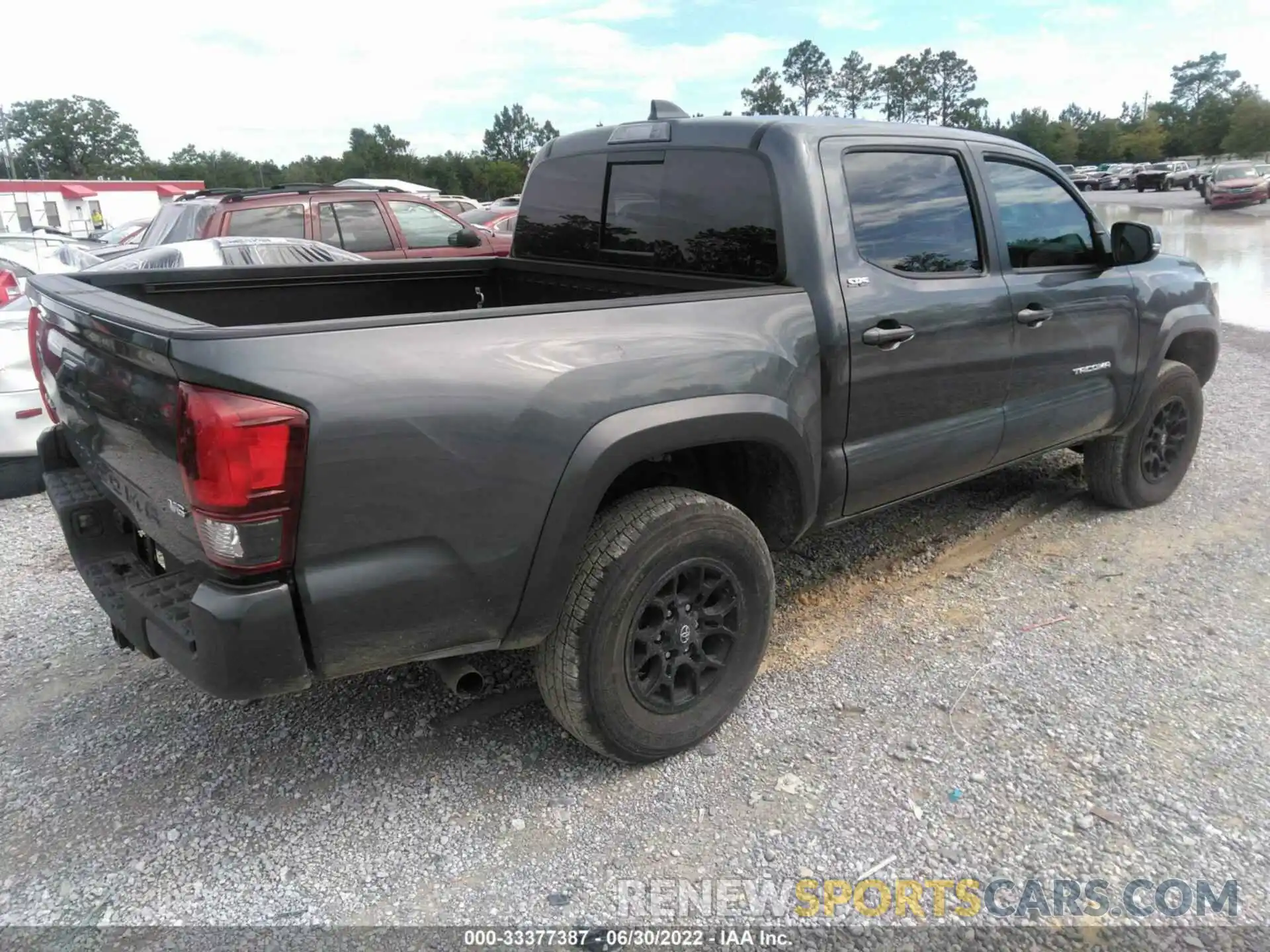 4 Photograph of a damaged car 3TMCZ5AN9NM453791 TOYOTA TACOMA 4WD 2022