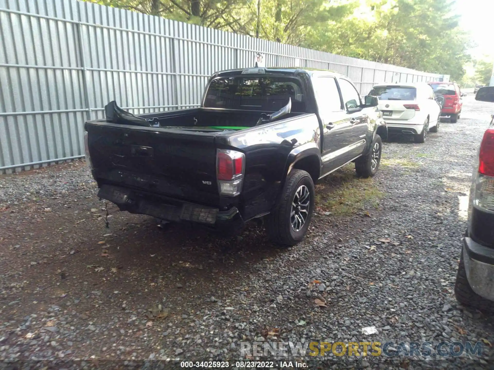 4 Photograph of a damaged car 3TMCZ5AN9NM487259 TOYOTA TACOMA 4WD 2022