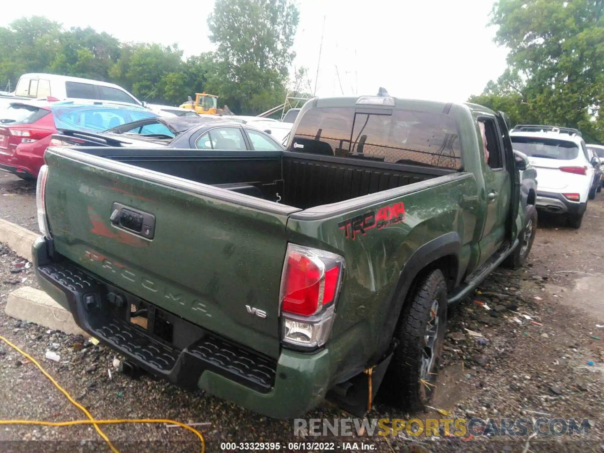 4 Photograph of a damaged car 3TMDZ5BN3NM127083 TOYOTA TACOMA 4WD 2022