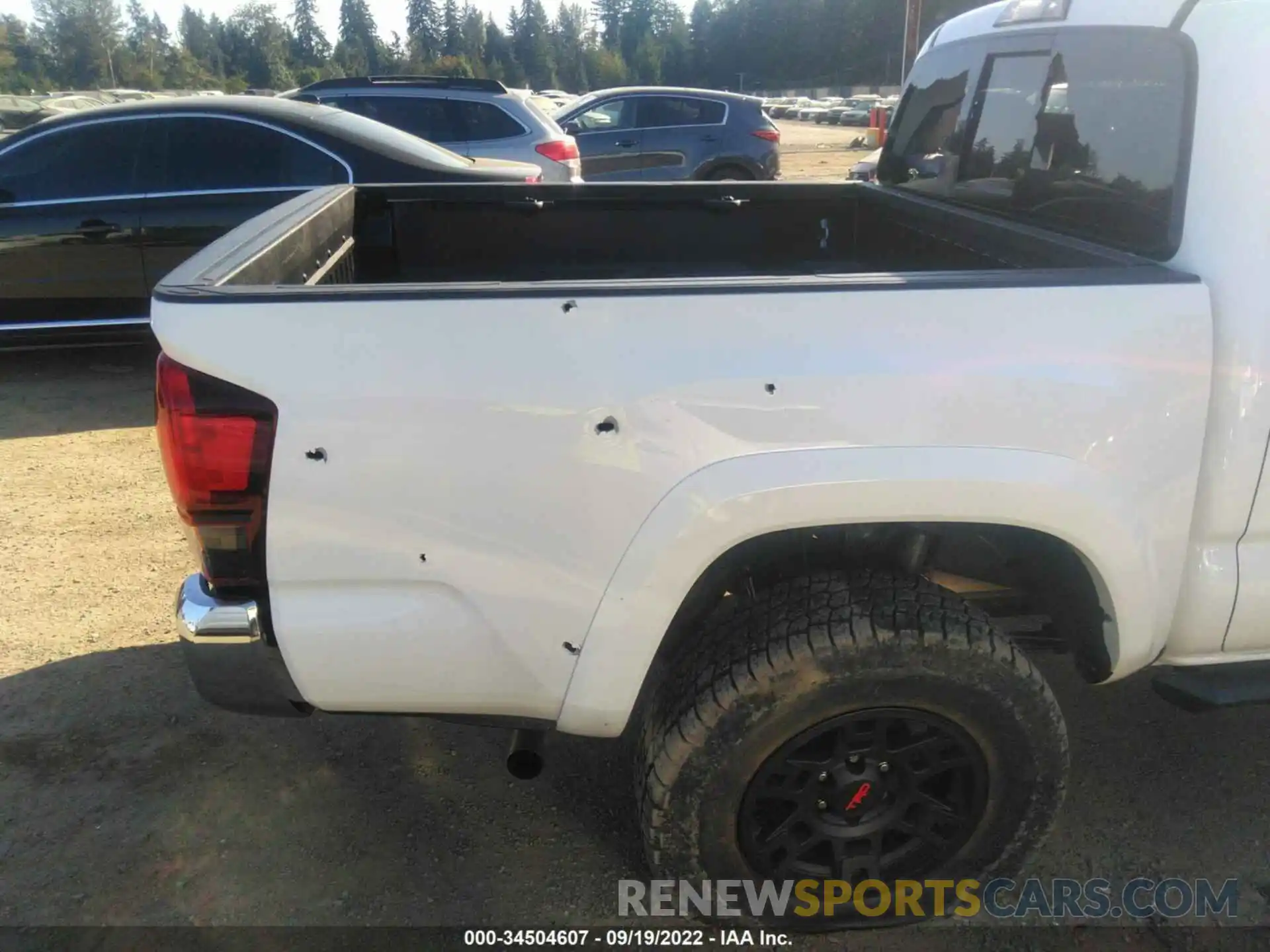 6 Photograph of a damaged car 3TYCZ5AN4NT083791 TOYOTA TACOMA 4WD 2022