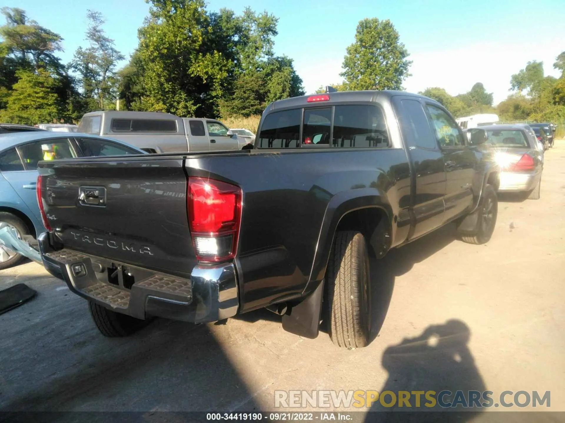 4 Photograph of a damaged car 3TYSX5EN3NT016594 TOYOTA TACOMA 4WD 2022