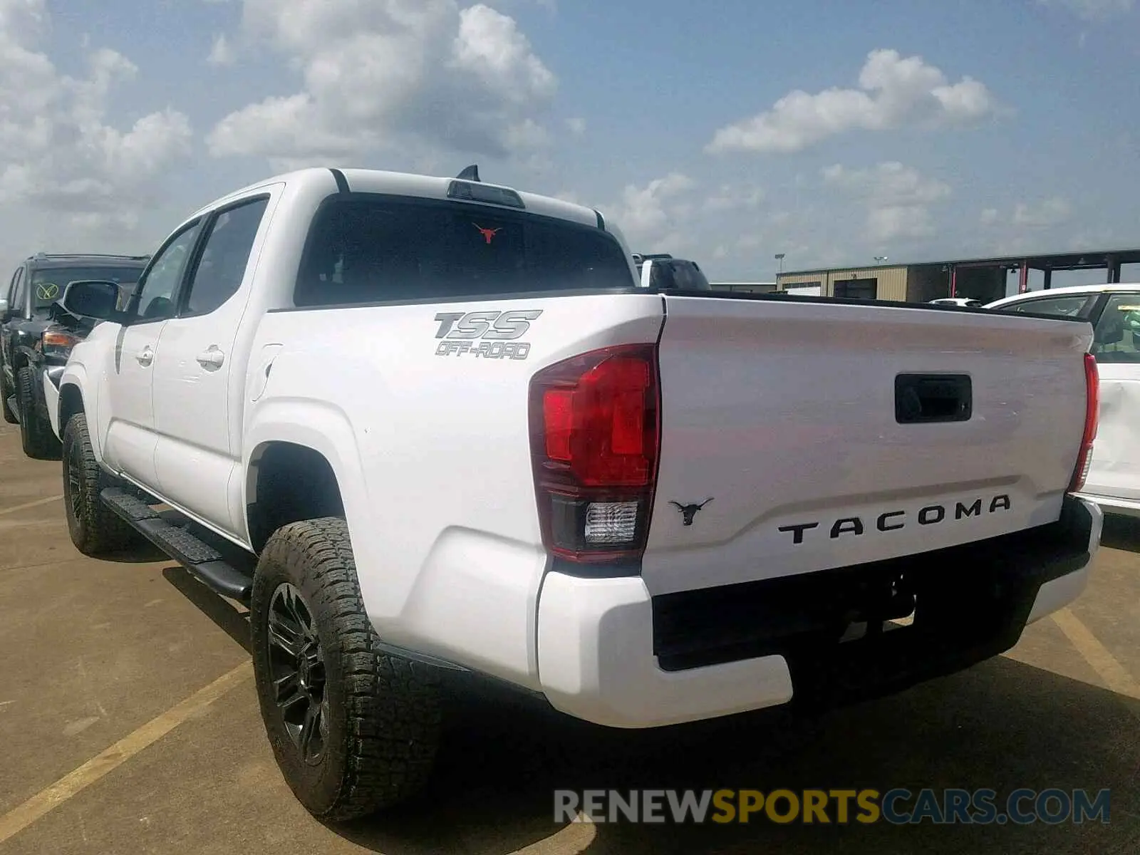 3 Photograph of a damaged car 5TFAX5GNXKX152585 TOYOTA TACOMA DOU 2019