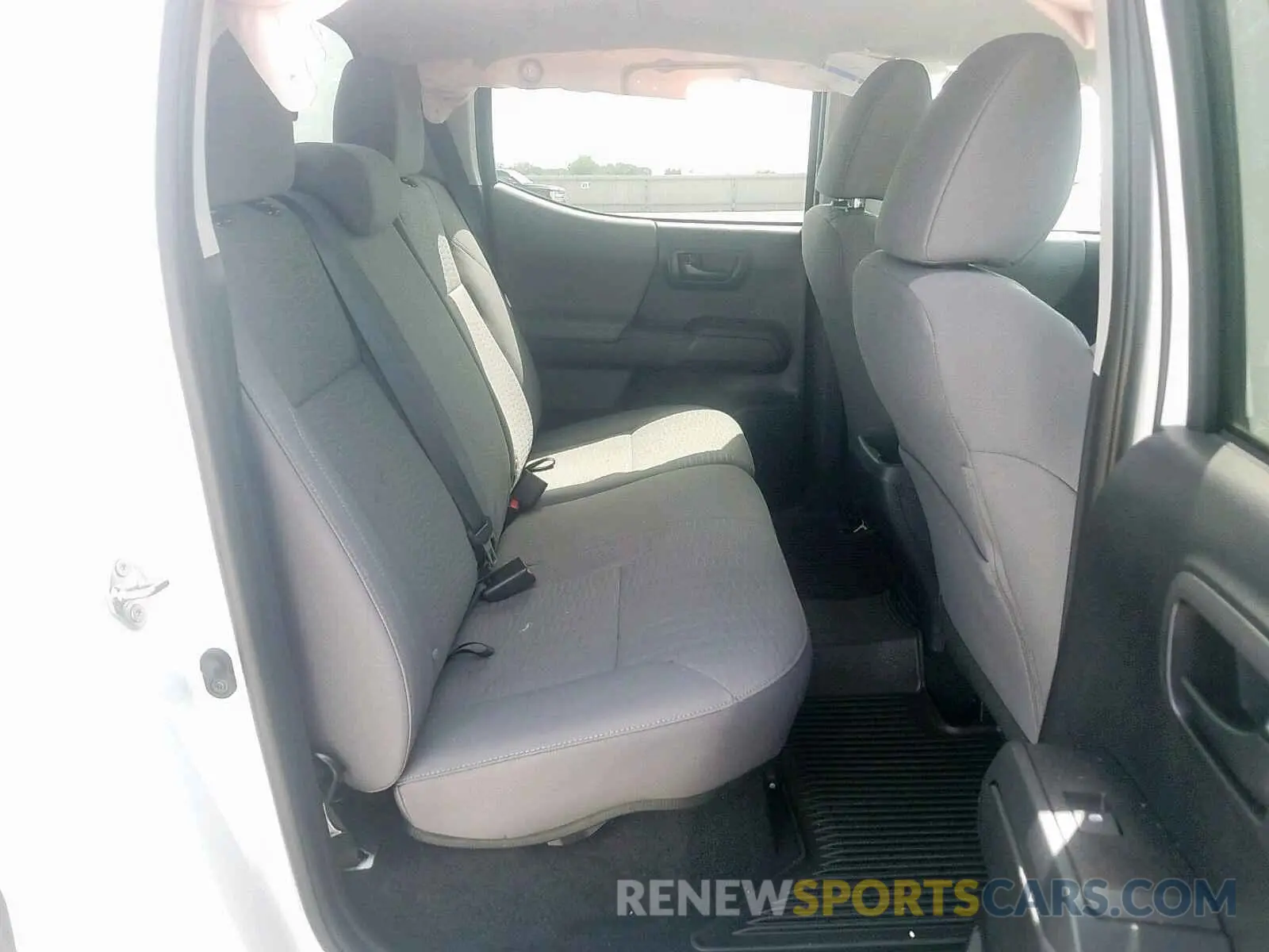 6 Photograph of a damaged car 5TFAX5GNXKX152585 TOYOTA TACOMA DOU 2019