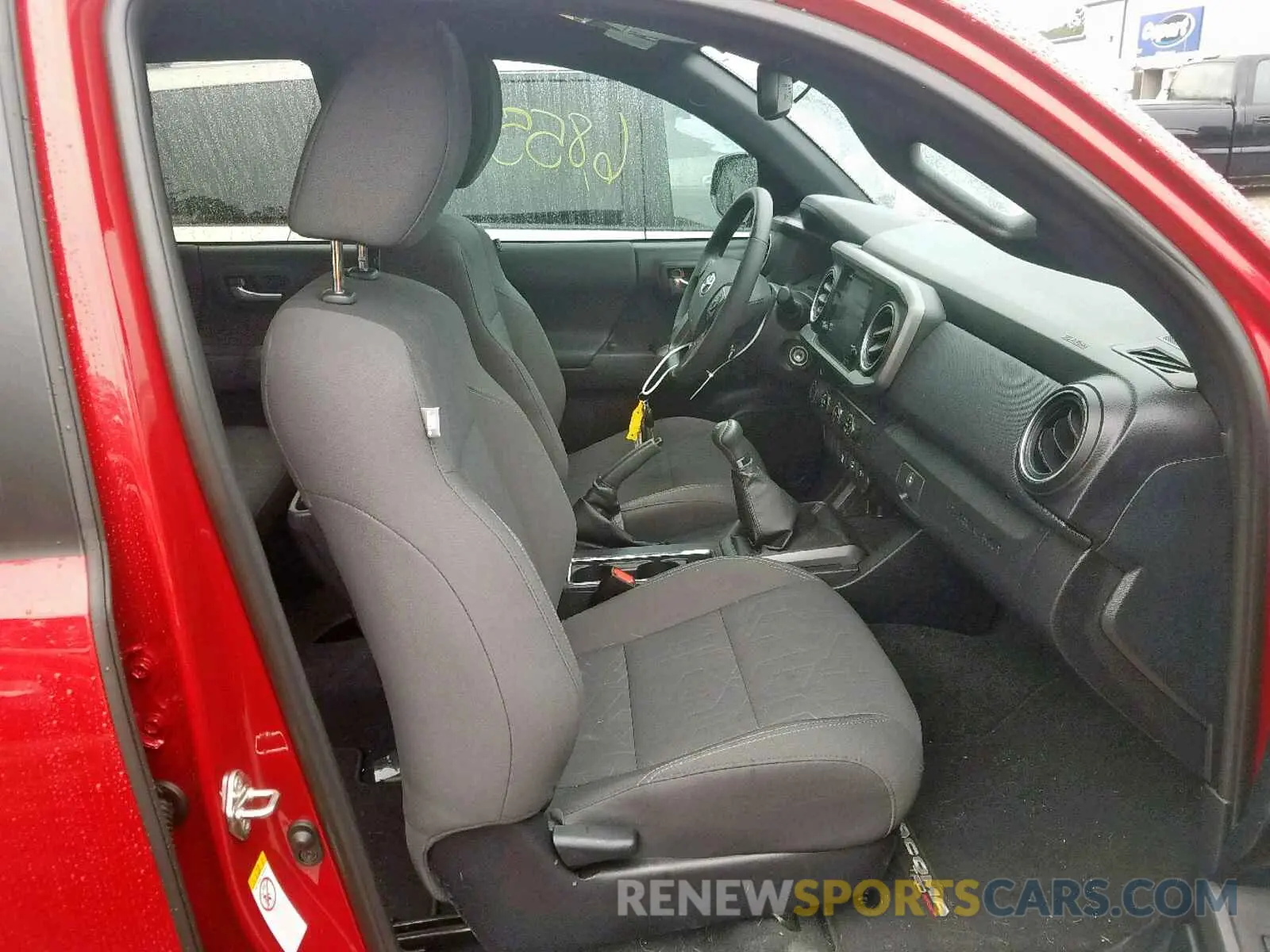 5 Photograph of a damaged car 5TFCZ5AN7KX192165 TOYOTA TACOMA DOU 2019