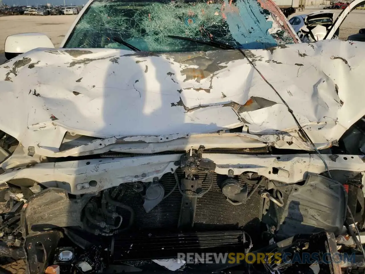 11 Photograph of a damaged car 5TFDW5F17FX485427 TOYOTA TUNDRA 2015
