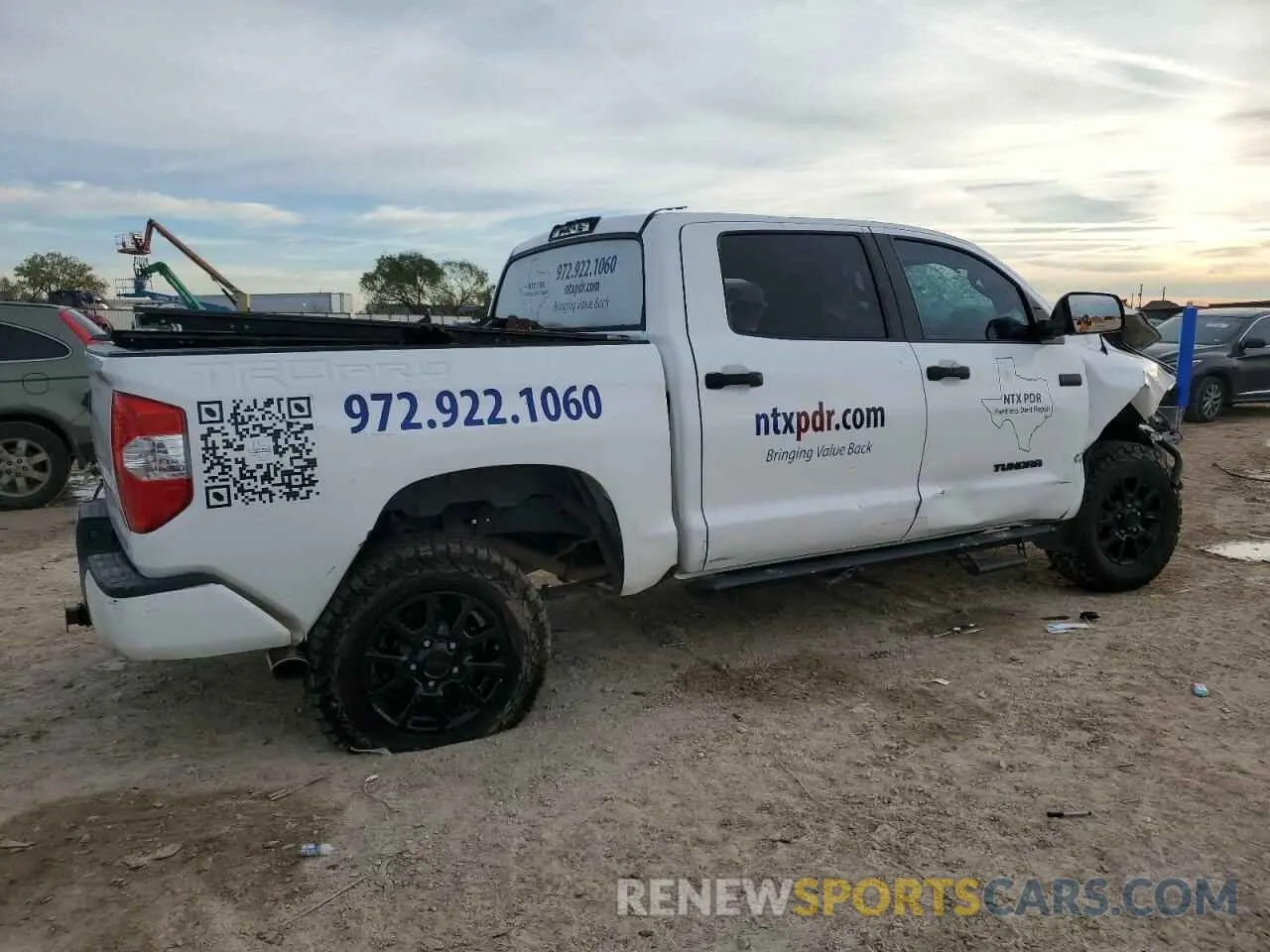 3 Photograph of a damaged car 5TFDW5F17FX485427 TOYOTA TUNDRA 2015