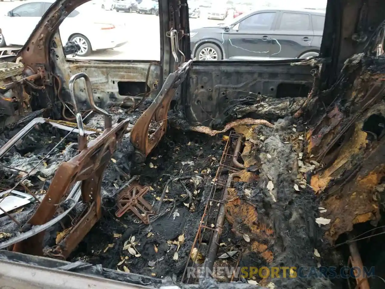 10 Photograph of a damaged car 5TFAY5F10KX813410 TOYOTA TUNDRA 2019