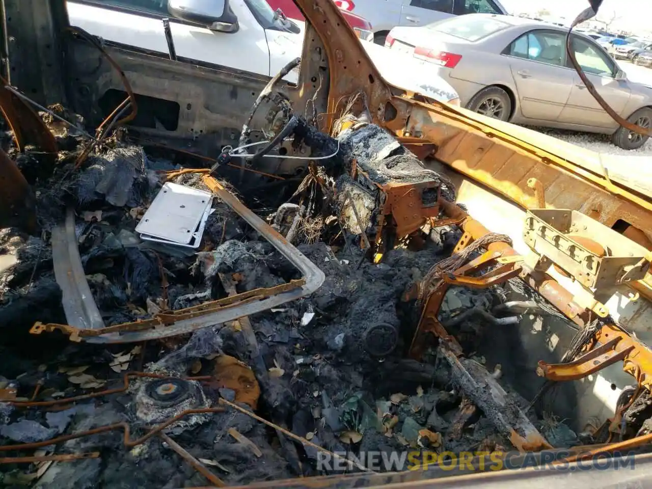 5 Photograph of a damaged car 5TFAY5F10KX813410 TOYOTA TUNDRA 2019