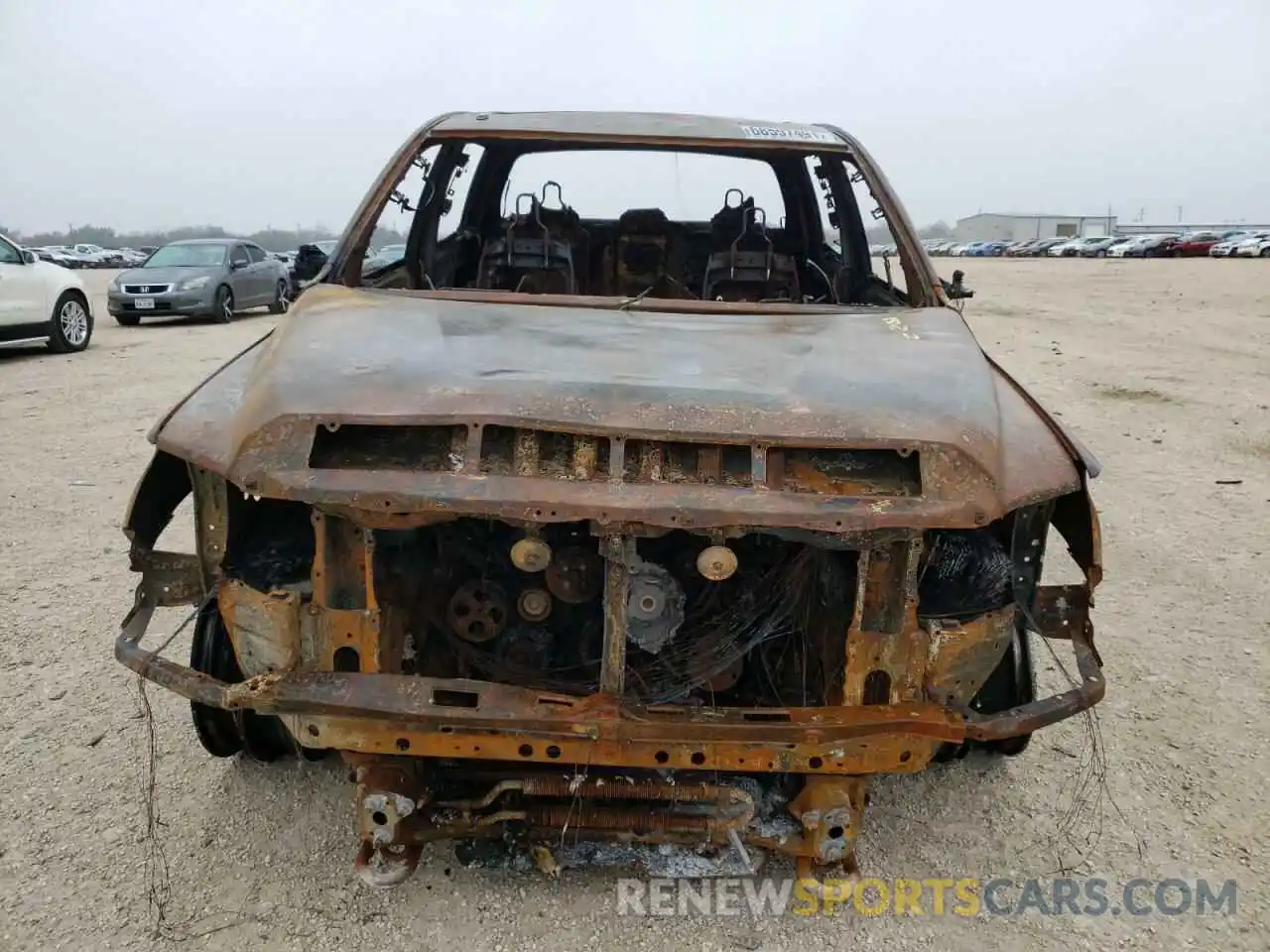 9 Photograph of a damaged car 5TFAY5F10KX813410 TOYOTA TUNDRA 2019