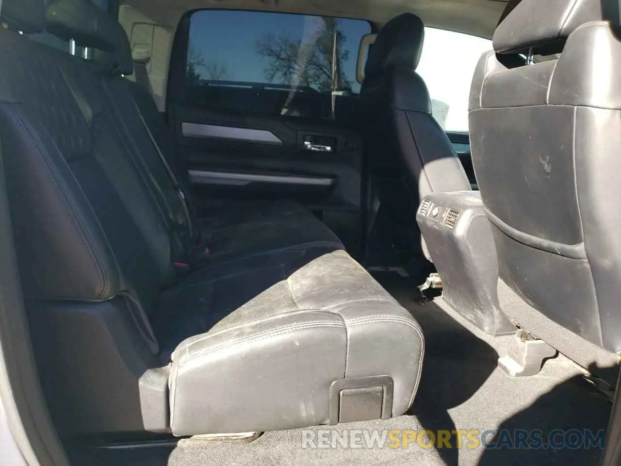 10 Photograph of a damaged car 5TFAY5F16KX790487 TOYOTA TUNDRA 2019