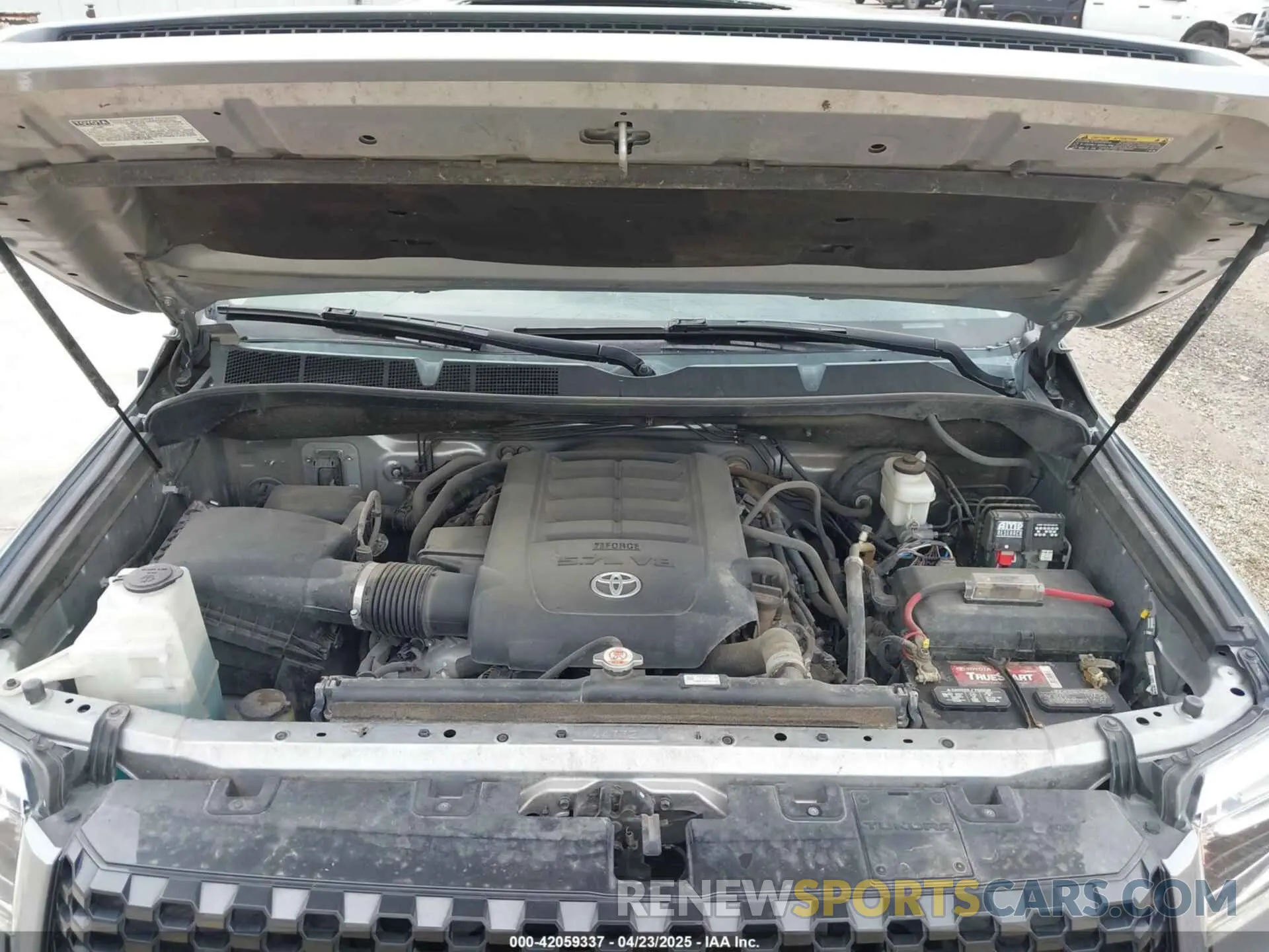 10 Photograph of a damaged car 5TFAY5F16KX795902 TOYOTA TUNDRA 2019