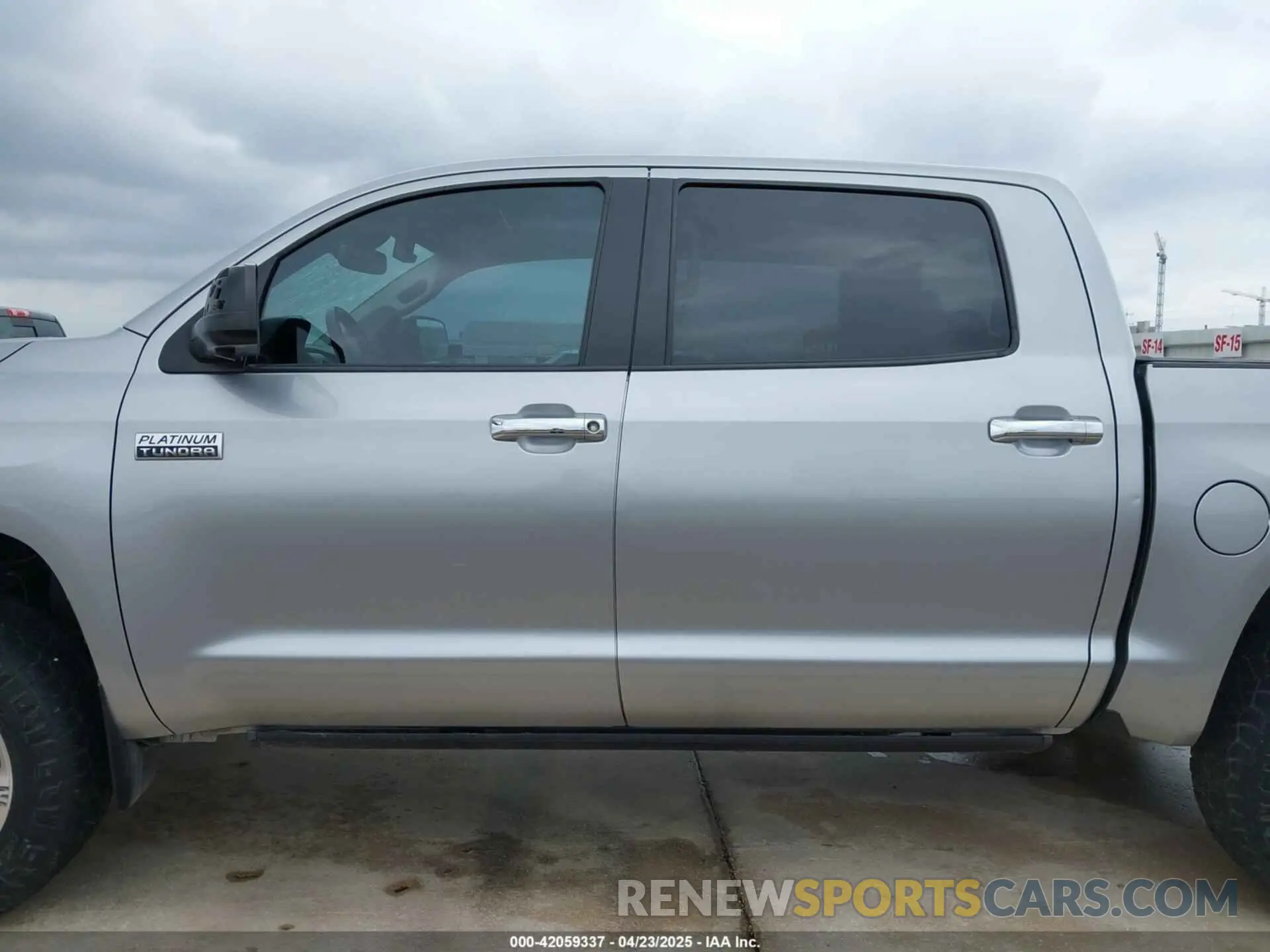 15 Photograph of a damaged car 5TFAY5F16KX795902 TOYOTA TUNDRA 2019