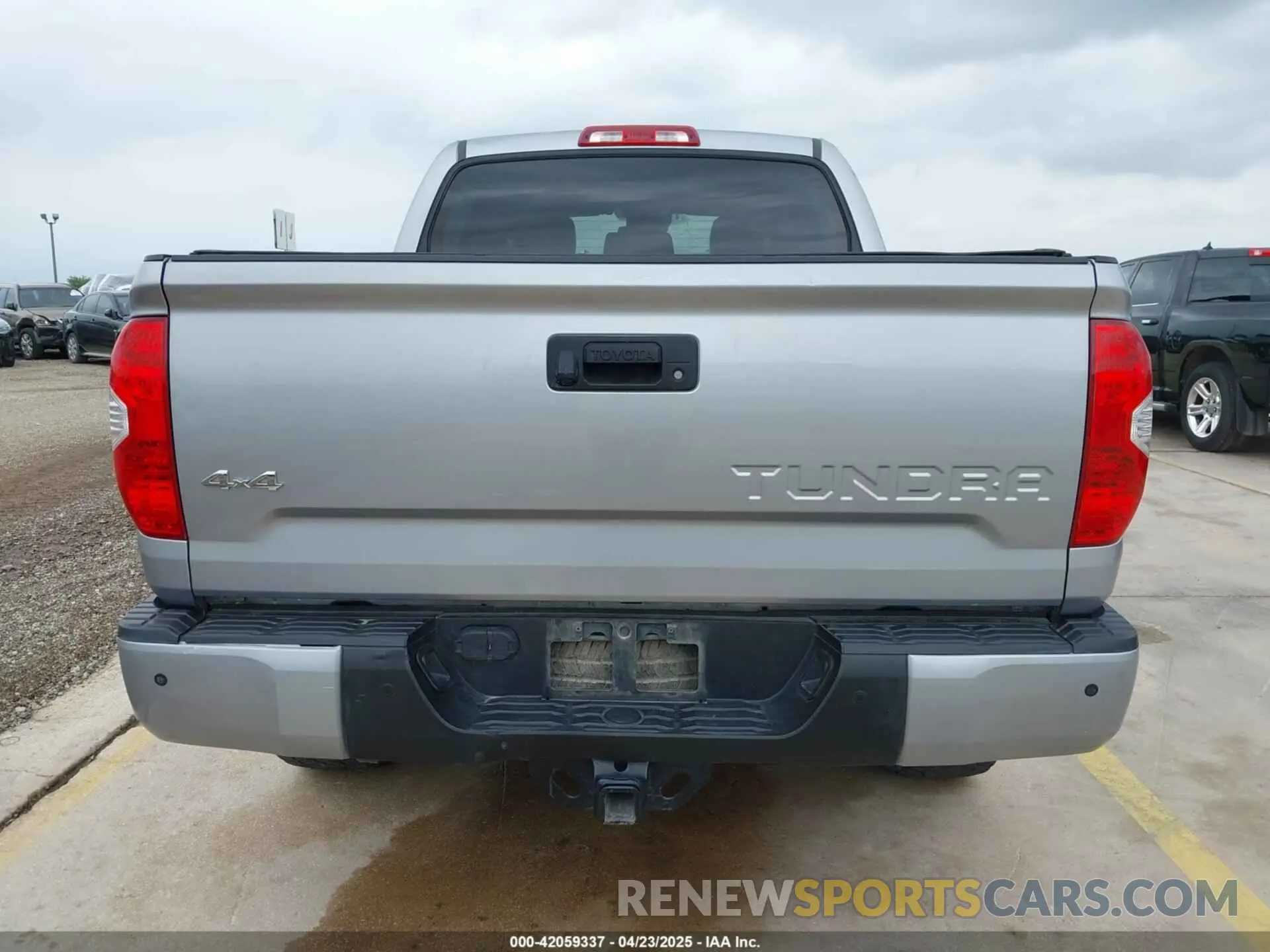 17 Photograph of a damaged car 5TFAY5F16KX795902 TOYOTA TUNDRA 2019