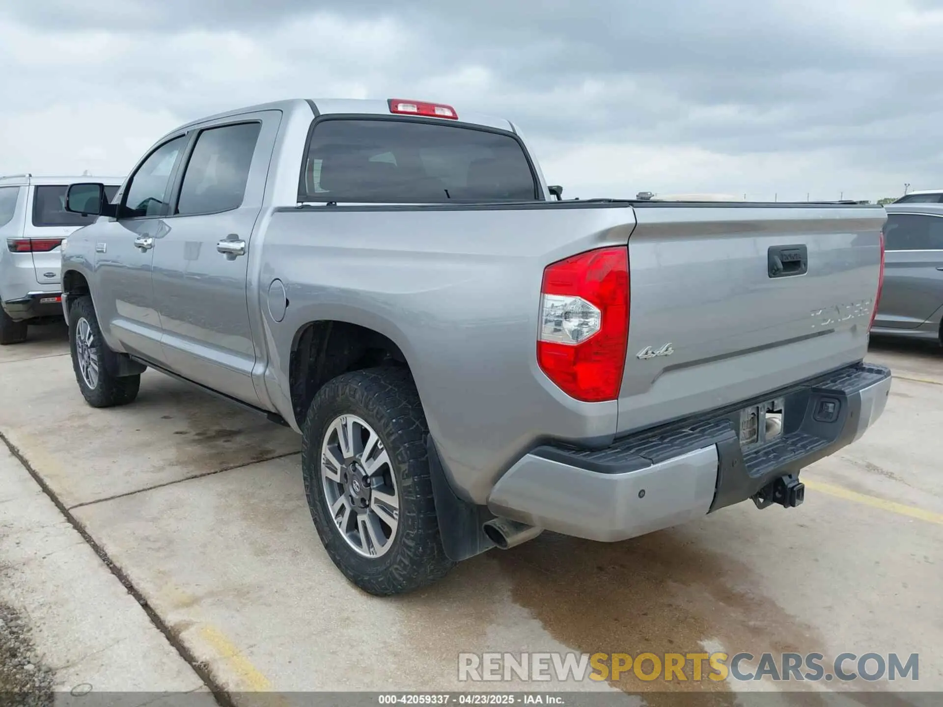 3 Photograph of a damaged car 5TFAY5F16KX795902 TOYOTA TUNDRA 2019