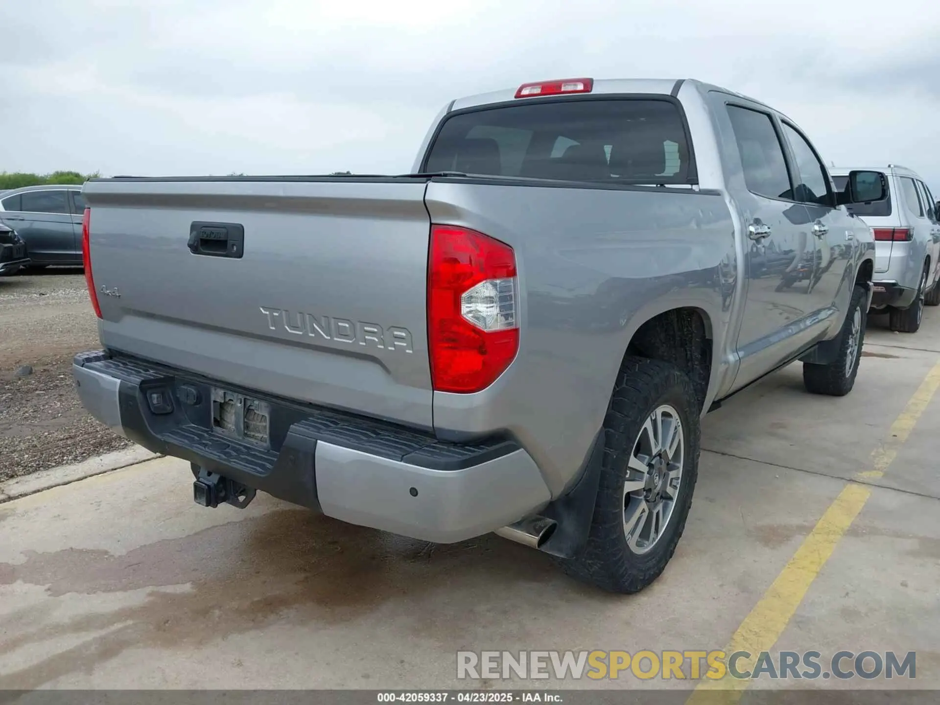 4 Photograph of a damaged car 5TFAY5F16KX795902 TOYOTA TUNDRA 2019
