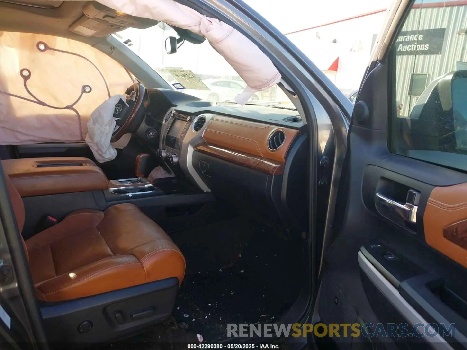 5 Photograph of a damaged car 5TFAY5F17KX791678 TOYOTA TUNDRA 2019