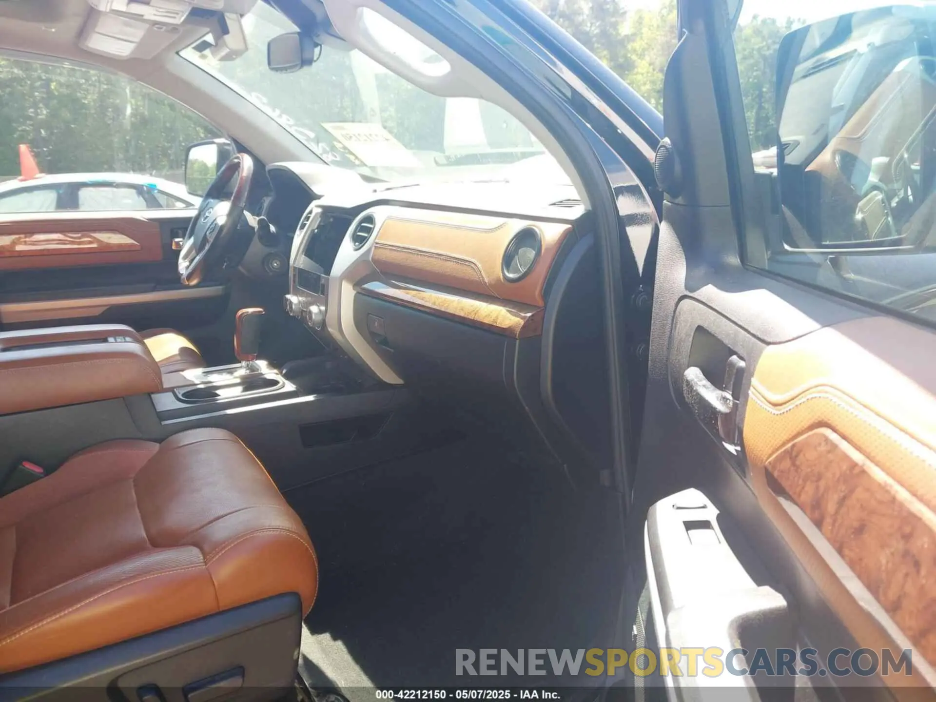 5 Photograph of a damaged car 5TFAY5F17KX825862 TOYOTA TUNDRA 2019