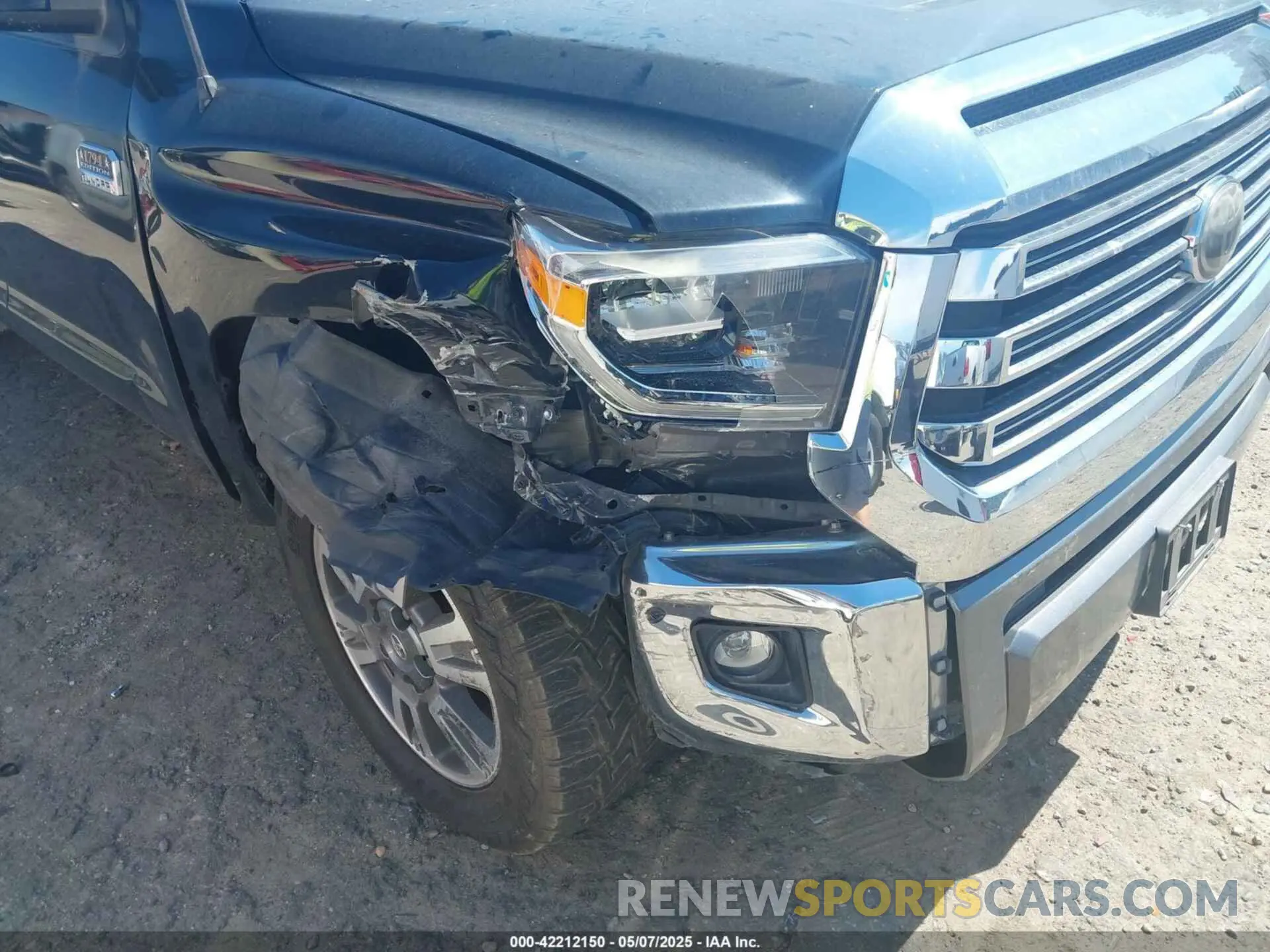 6 Photograph of a damaged car 5TFAY5F17KX825862 TOYOTA TUNDRA 2019