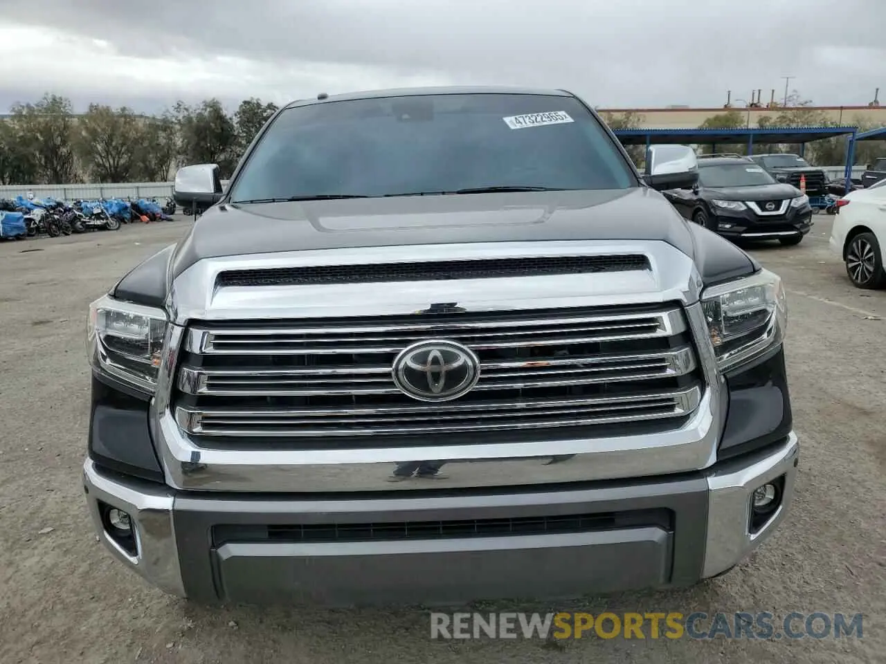 5 Photograph of a damaged car 5TFAY5F17KX829846 TOYOTA TUNDRA 2019