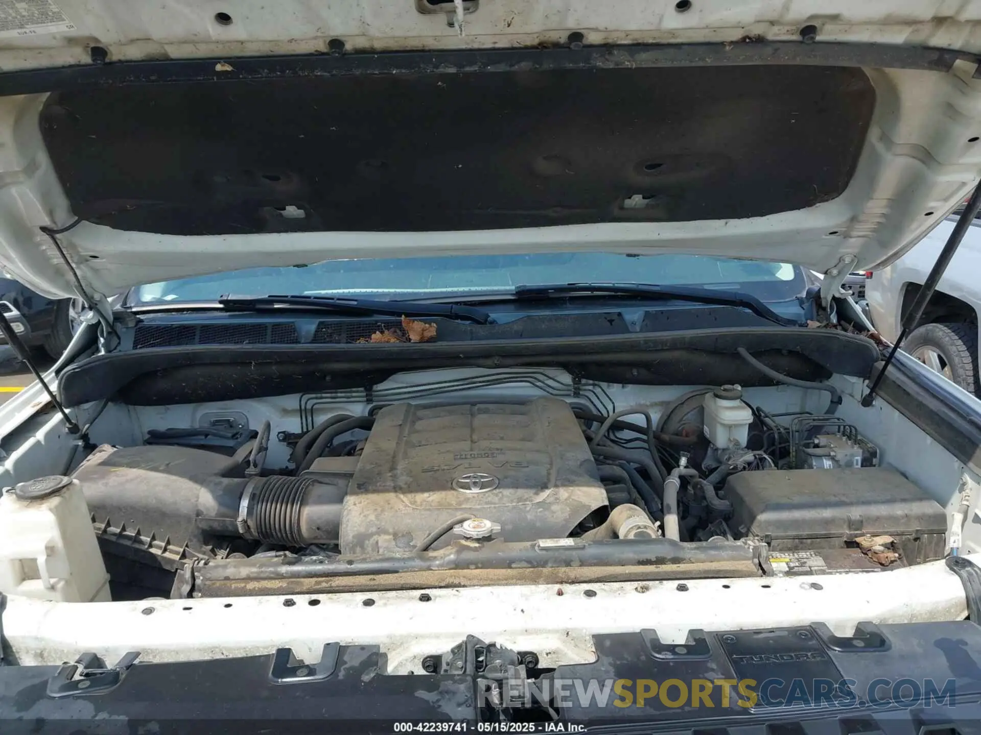 10 Photograph of a damaged car 5TFAY5F17KX869635 TOYOTA TUNDRA 2019