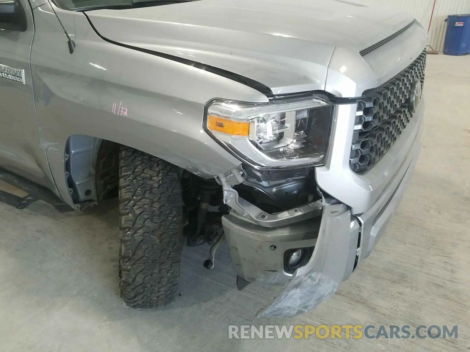 9 Photograph of a damaged car 5TFAY5F18KX833842 TOYOTA TUNDRA 2019